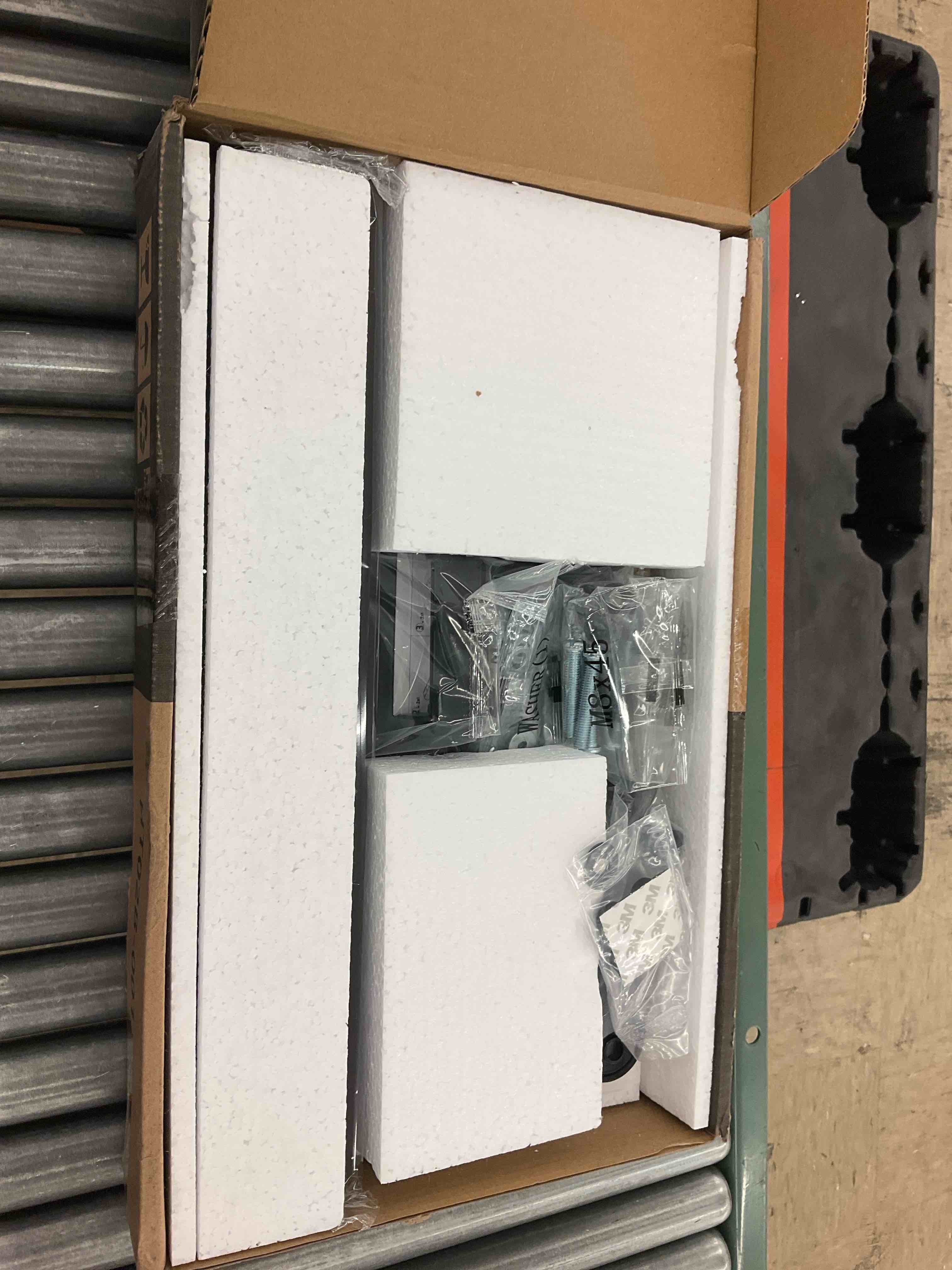 https://s3.amazonaws.com/lotting-images-prod/BoxBids/BXB0503026_1779729184360.jpeg