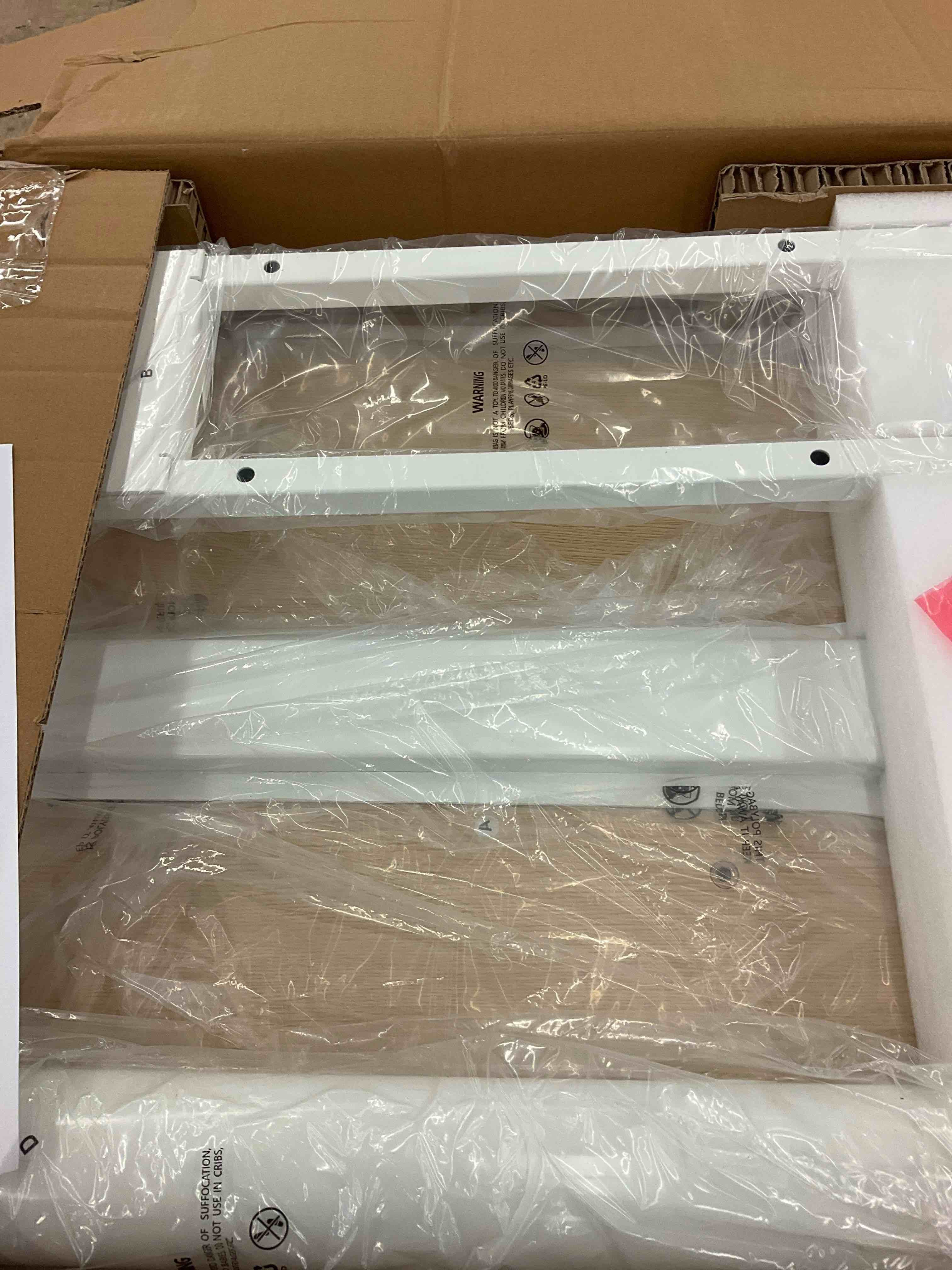 https://s3.amazonaws.com/lotting-images-prod/BoxBids/BXB0503076_1779889841817.jpeg