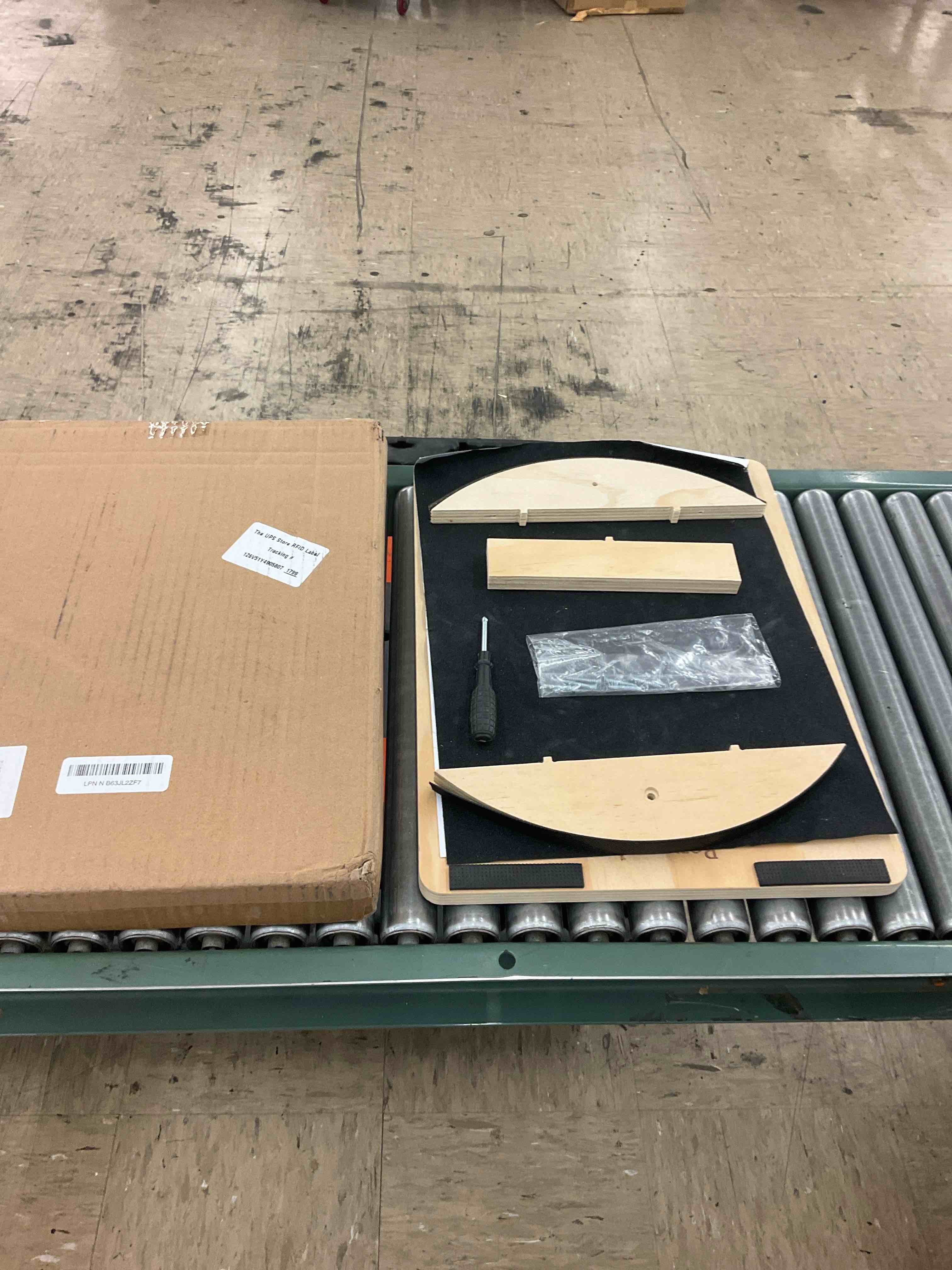 https://s3.amazonaws.com/lotting-images-prod/BoxBids/BXB0503079_1779890971132.jpeg