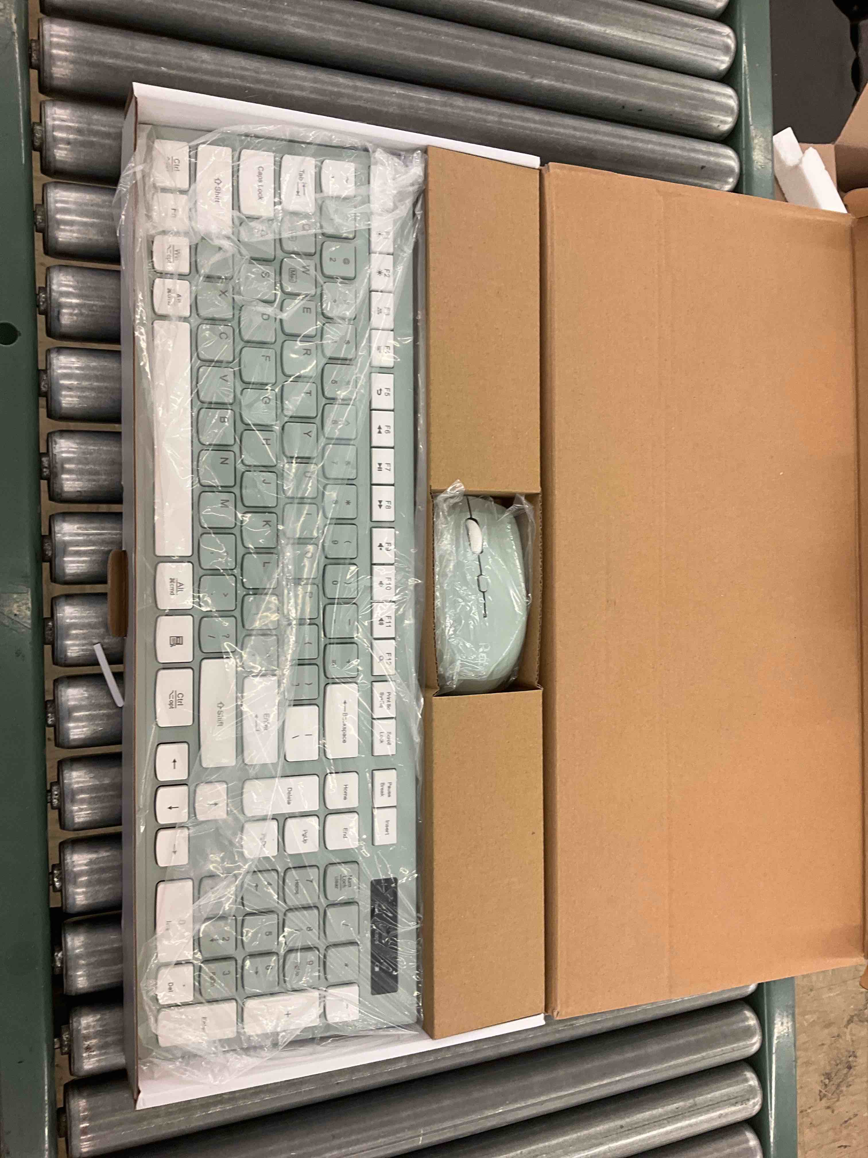 https://s3.amazonaws.com/lotting-images-prod/BoxBids/BXB0503092_1779895710341.jpeg
