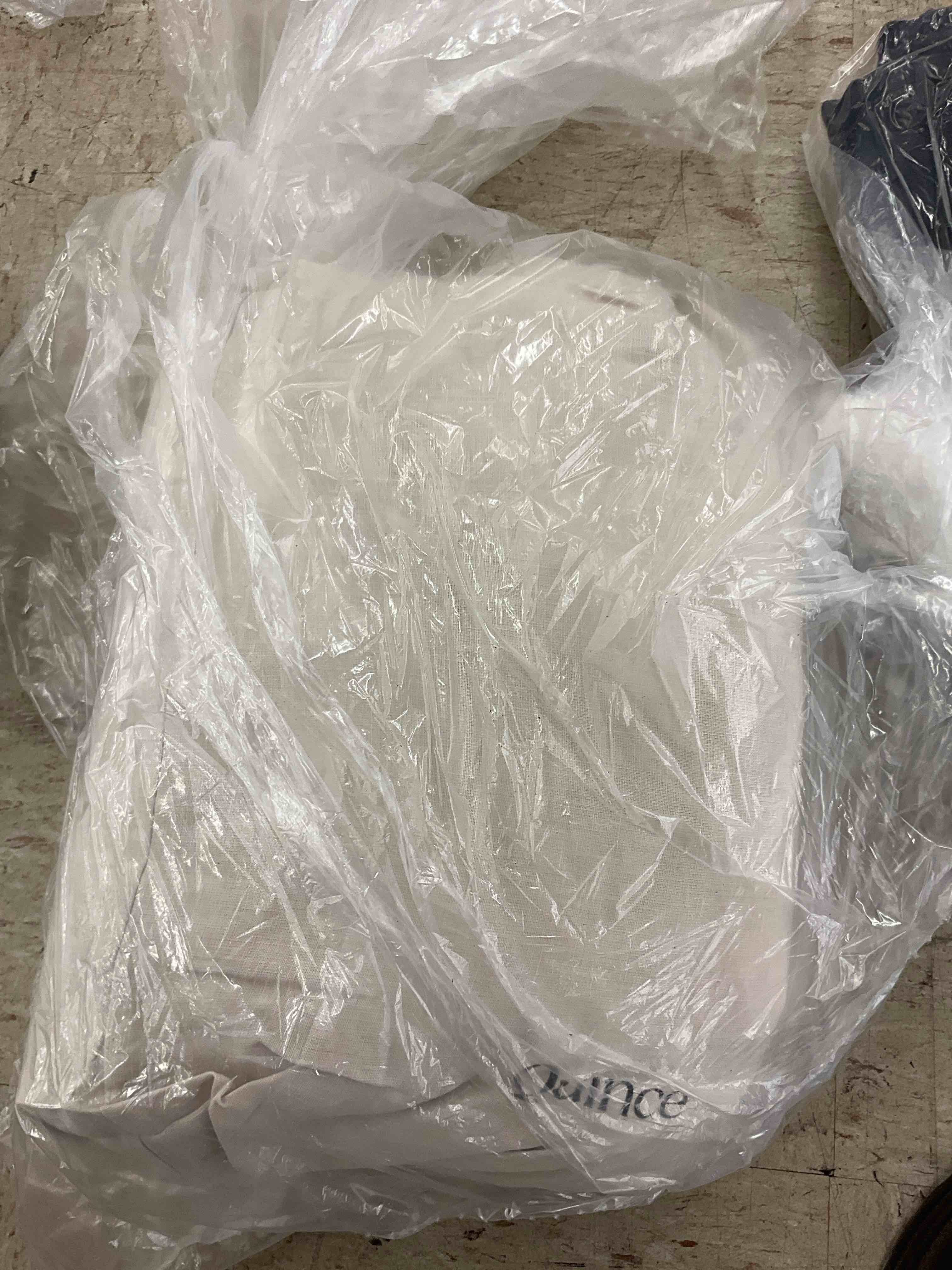 https://s3.amazonaws.com/lotting-images-prod/BoxBids/BXB0503174_1781984574412.jpeg