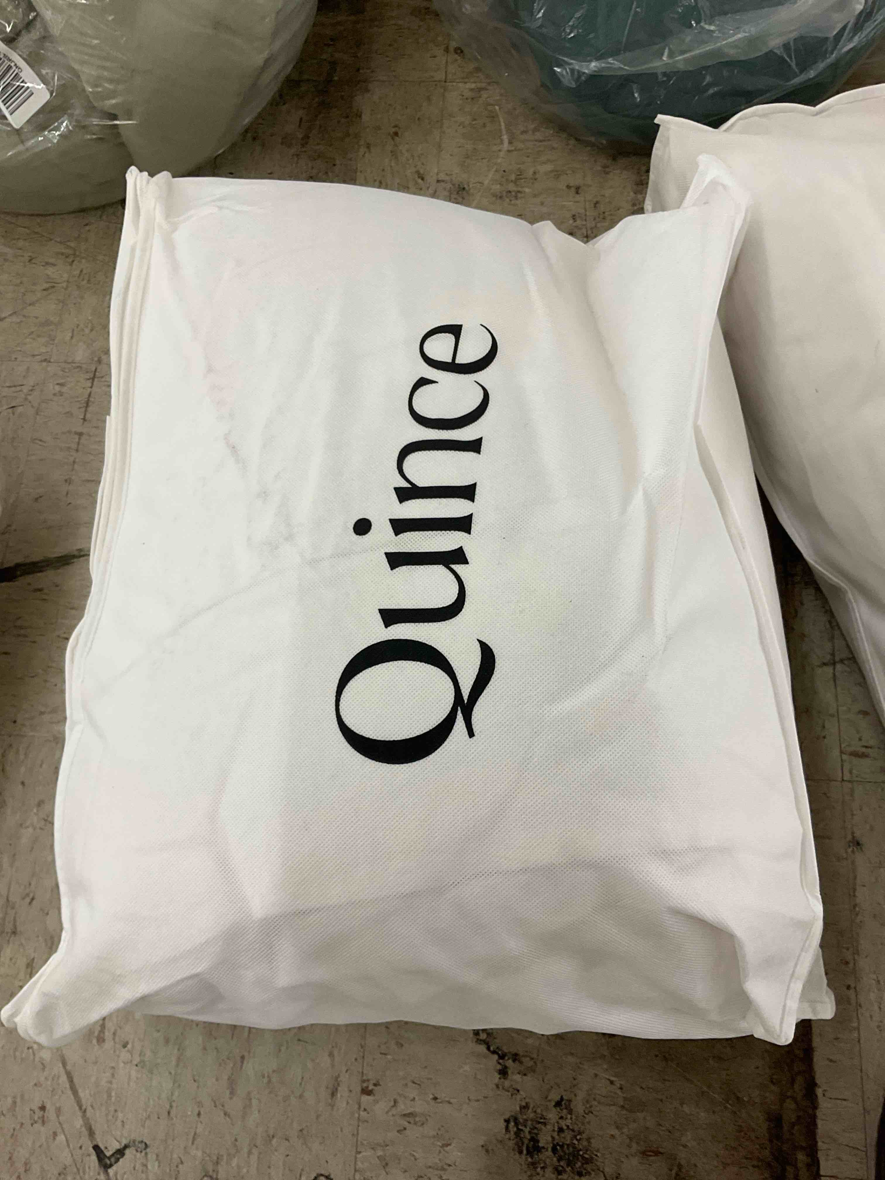 https://s3.amazonaws.com/lotting-images-prod/BoxBids/BXB0503178_1781984713204.jpeg