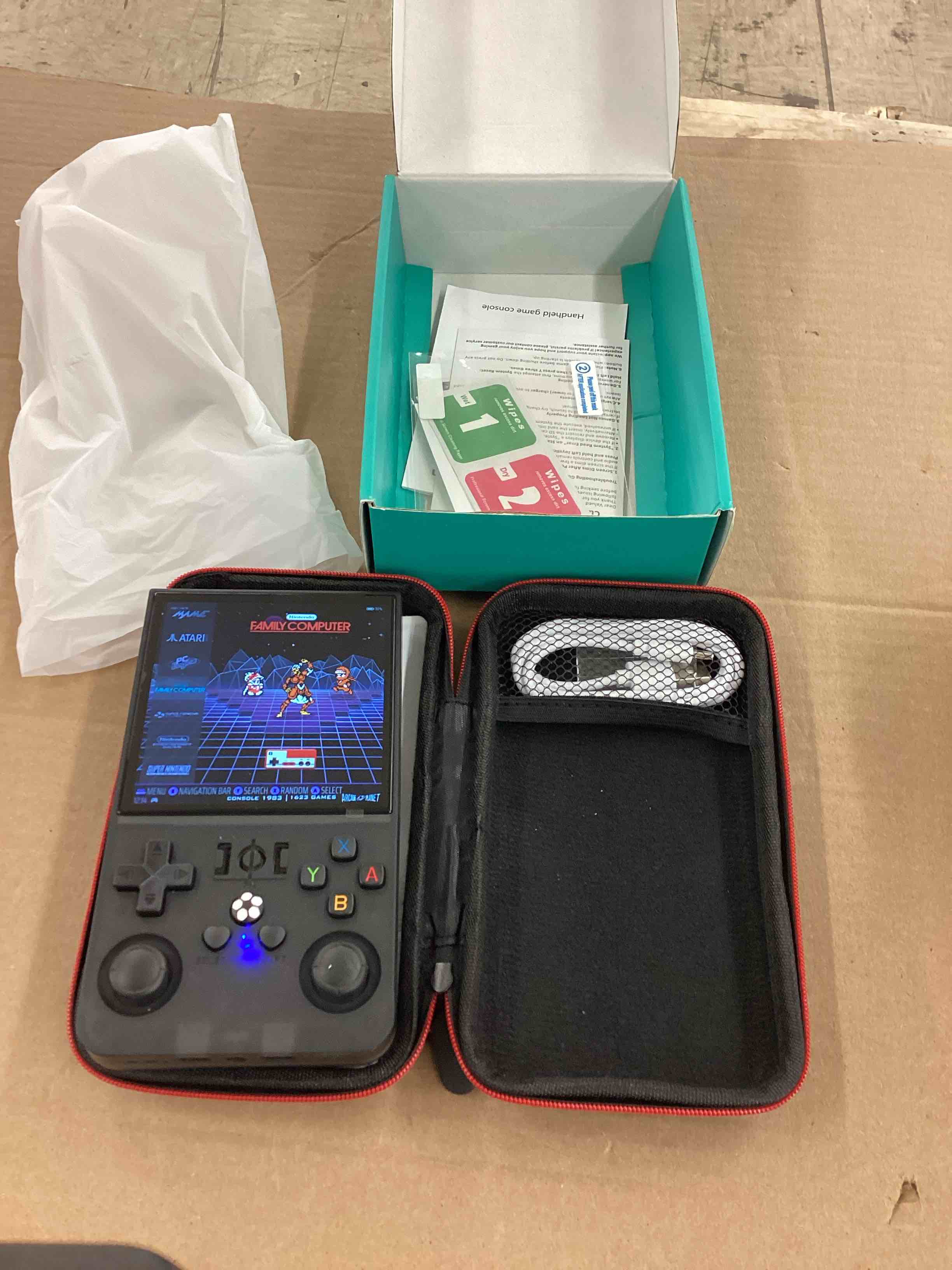 https://s3.amazonaws.com/lotting-images-prod/BoxBids/BXB0503364_1778785986705.jpeg