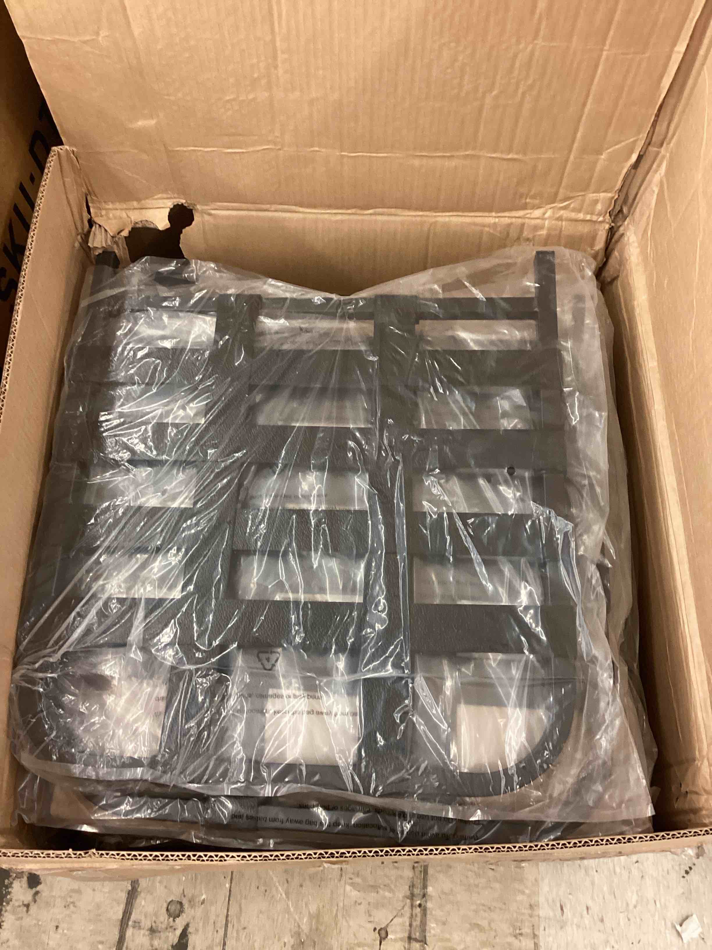 https://s3.amazonaws.com/lotting-images-prod/BoxBids/BXB0503479_1779378450044.jpeg