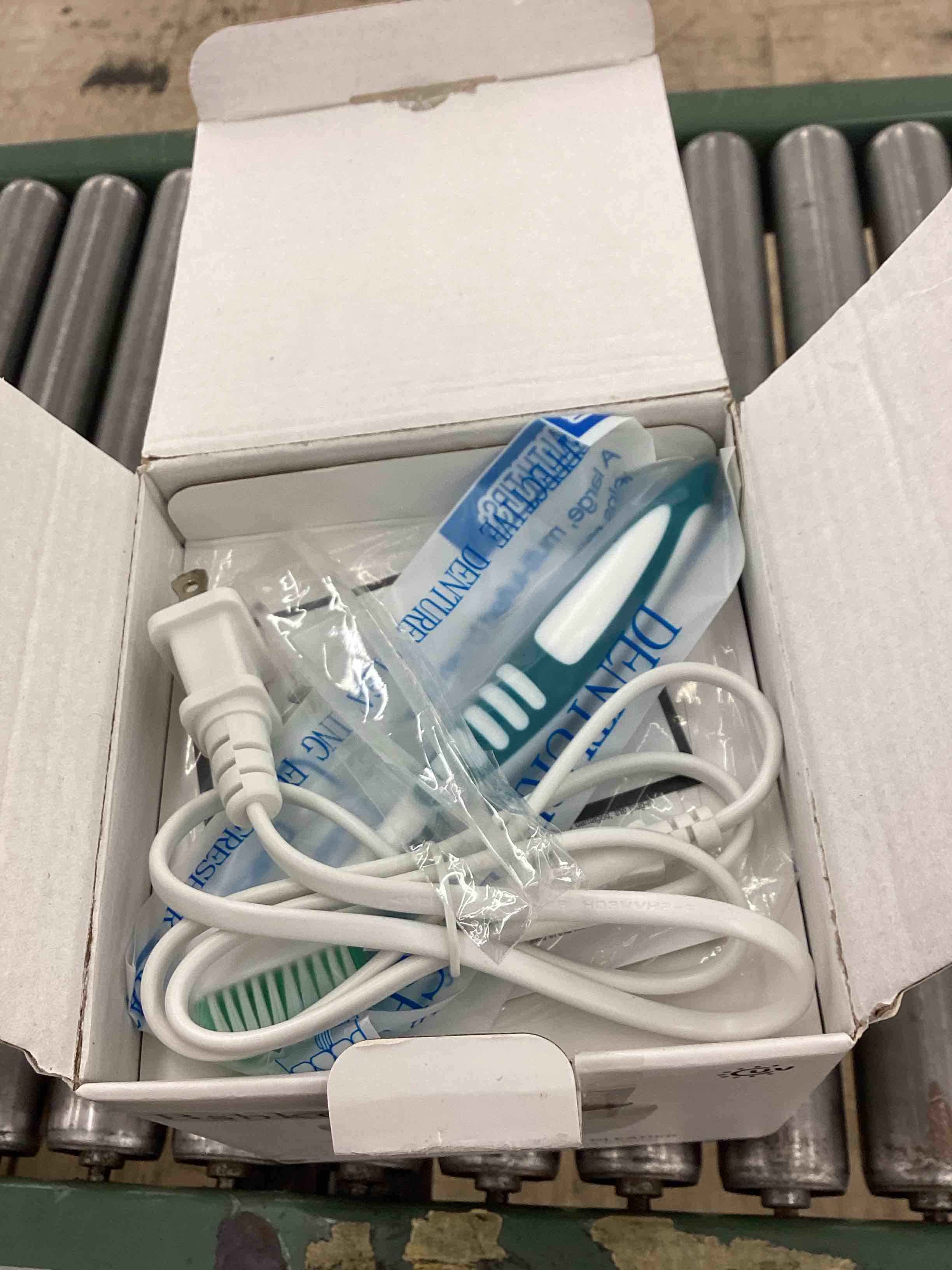 https://s3.amazonaws.com/lotting-images-prod/BoxBids/BXB0503577_1779807455635.jpeg