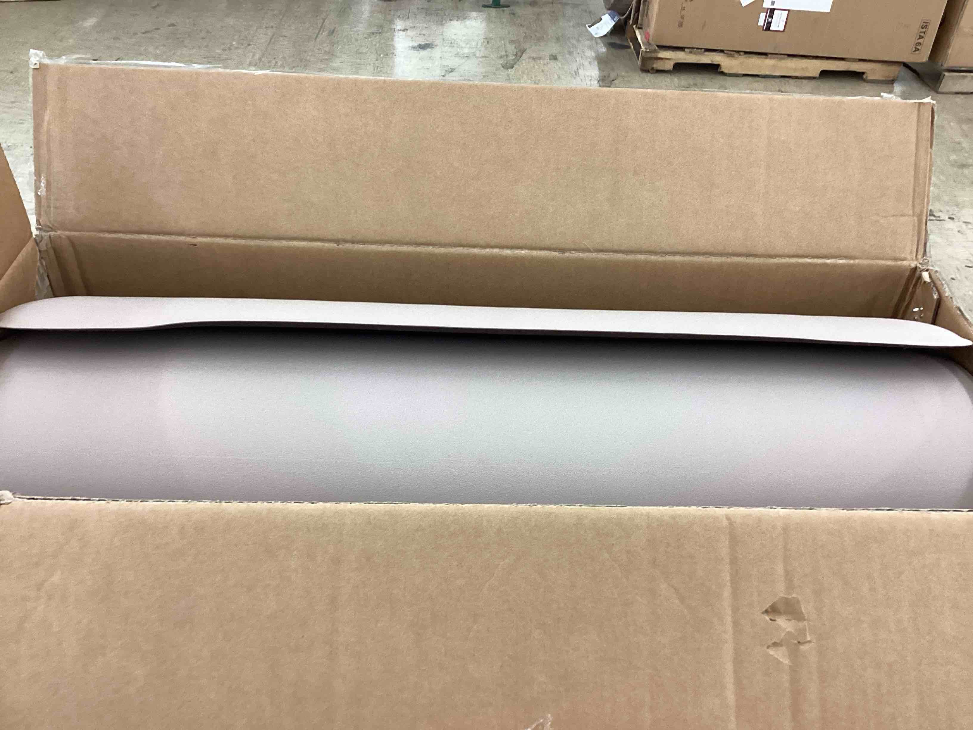https://s3.amazonaws.com/lotting-images-prod/BoxBids/BXB0503646_1779894843934.jpeg