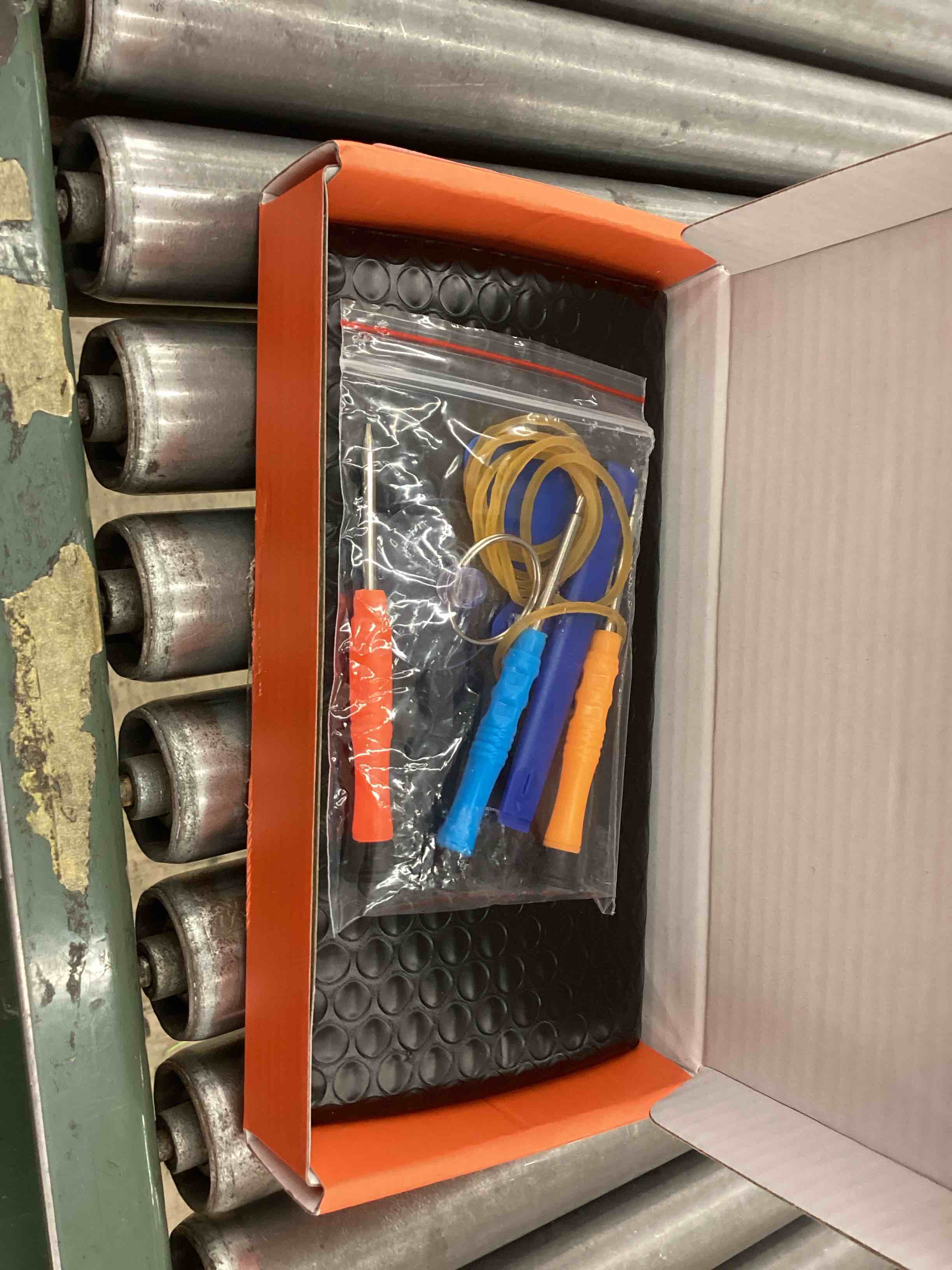 https://s3.amazonaws.com/lotting-images-prod/BoxBids/BXB0503647_1779895319010.jpeg