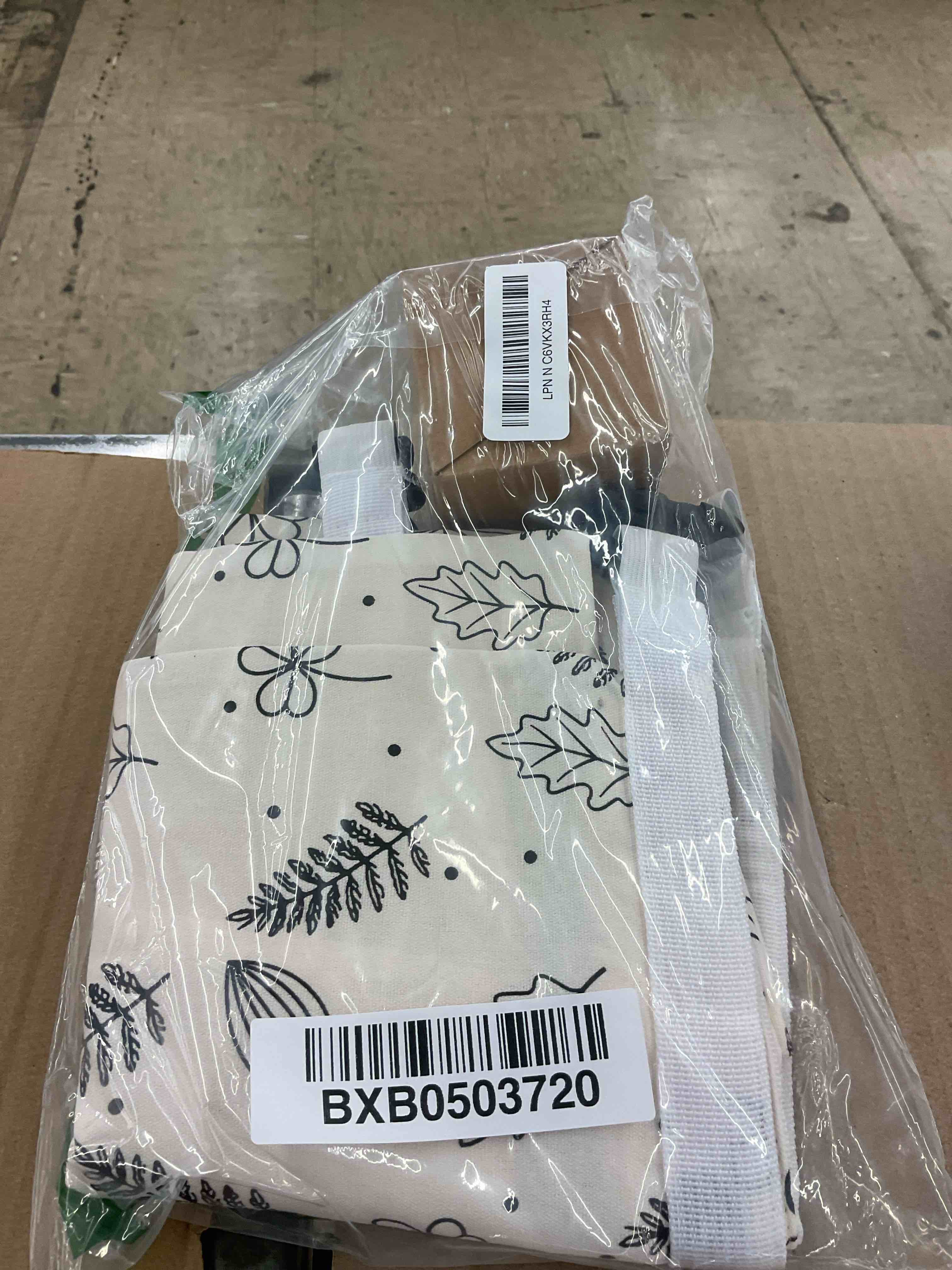 https://s3.amazonaws.com/lotting-images-prod/BoxBids/BXB0503720_1778853327070.jpeg