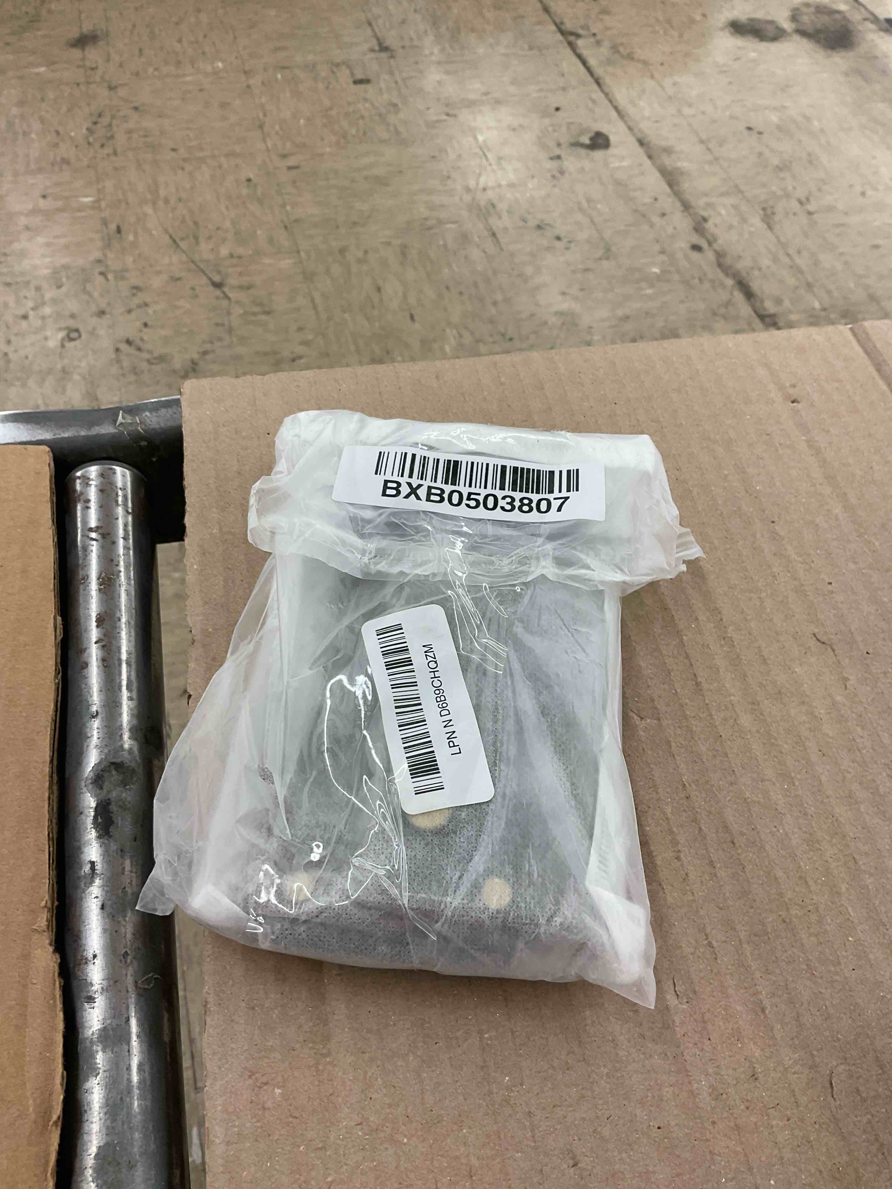 https://s3.amazonaws.com/lotting-images-prod/BoxBids/BXB0503807_1778863936050.jpeg