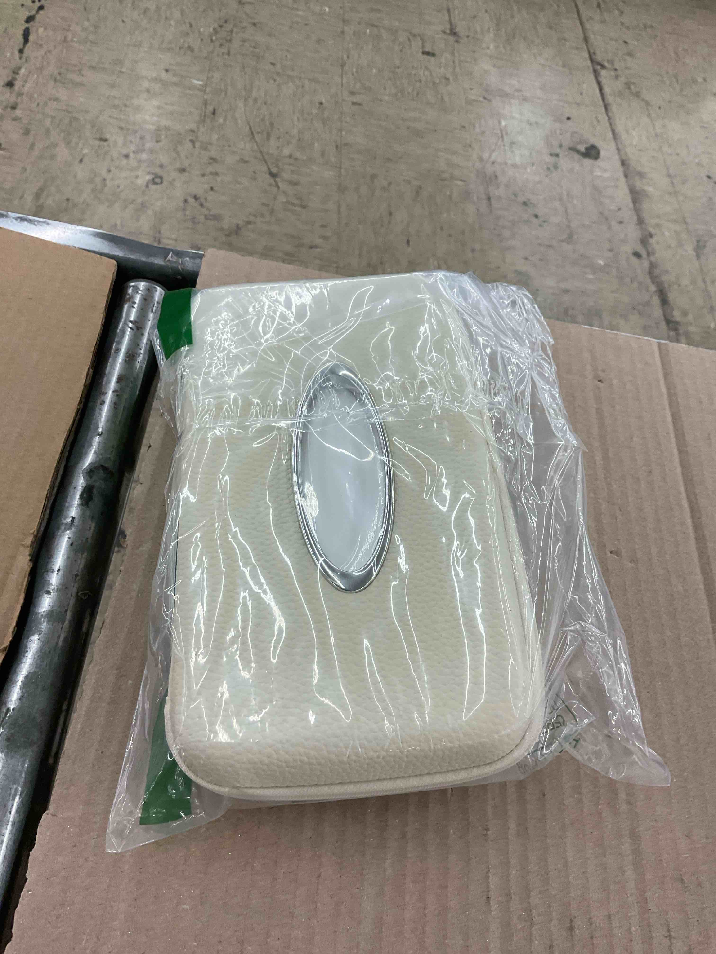 https://s3.amazonaws.com/lotting-images-prod/BoxBids/BXB0503812_1778864172931.jpeg