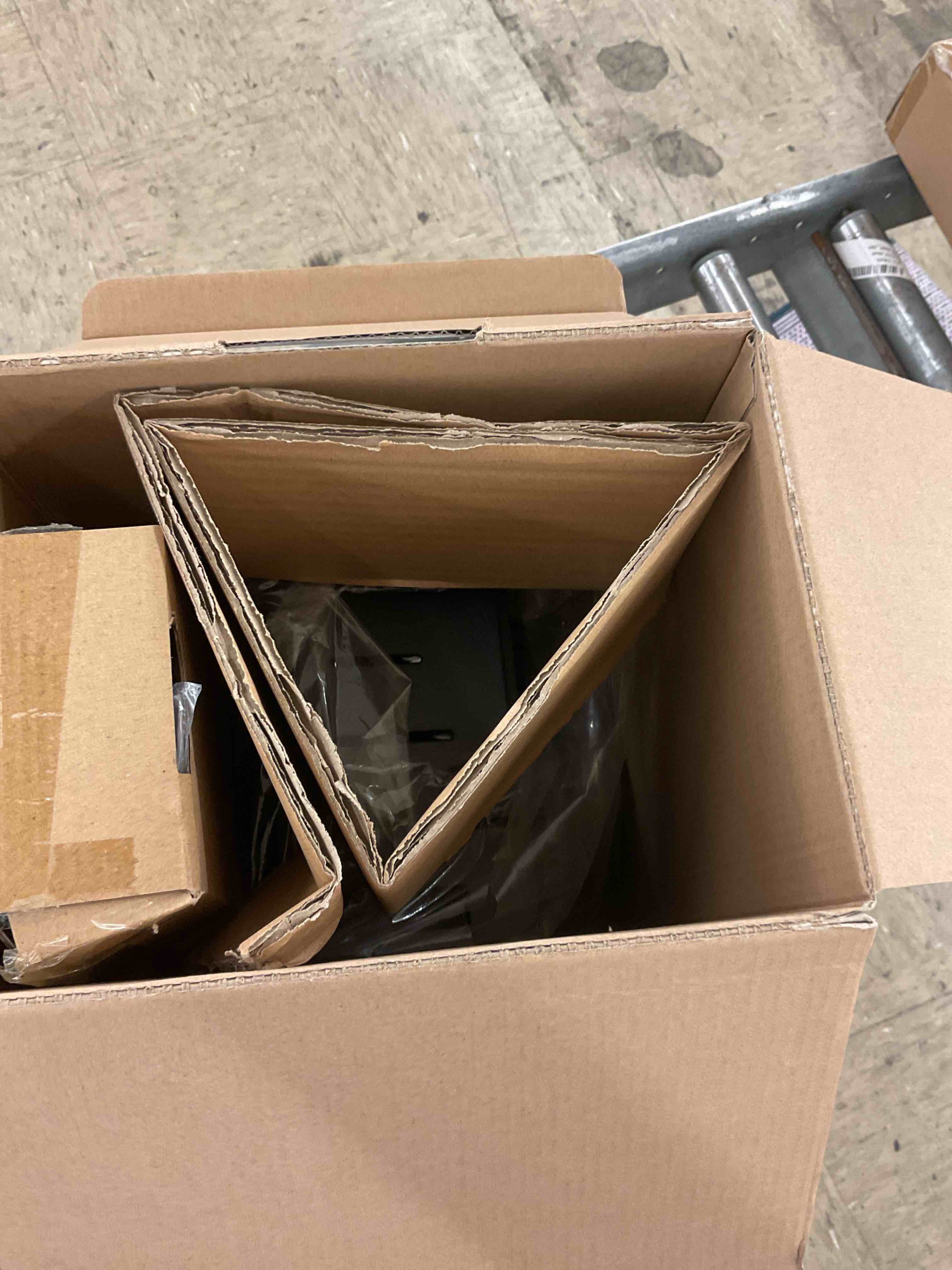 https://s3.amazonaws.com/lotting-images-prod/BoxBids/BXB0504007_1779374113026.jpeg