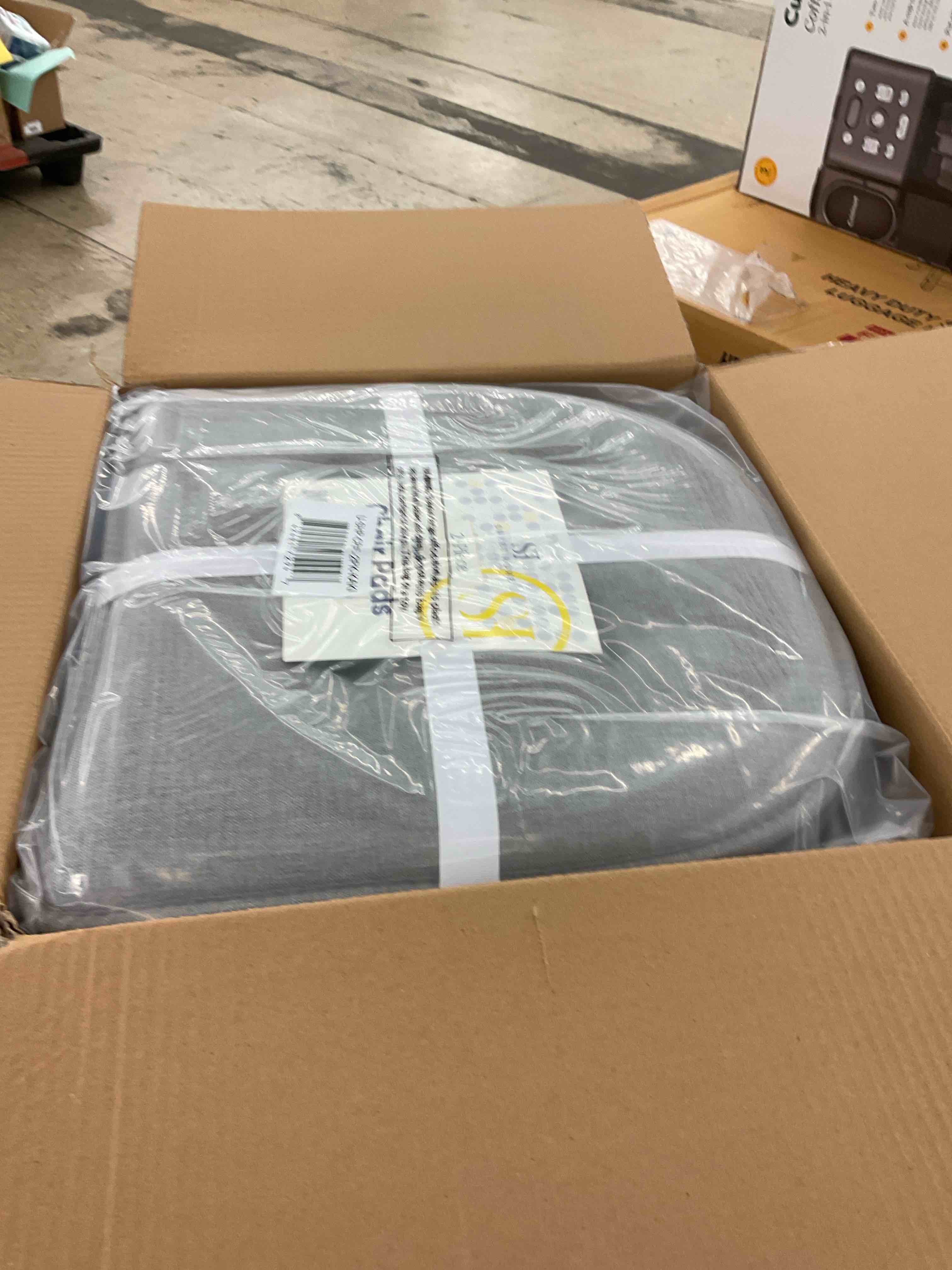 https://s3.amazonaws.com/lotting-images-prod/BoxBids/BXB0504042_1779453733846.jpeg