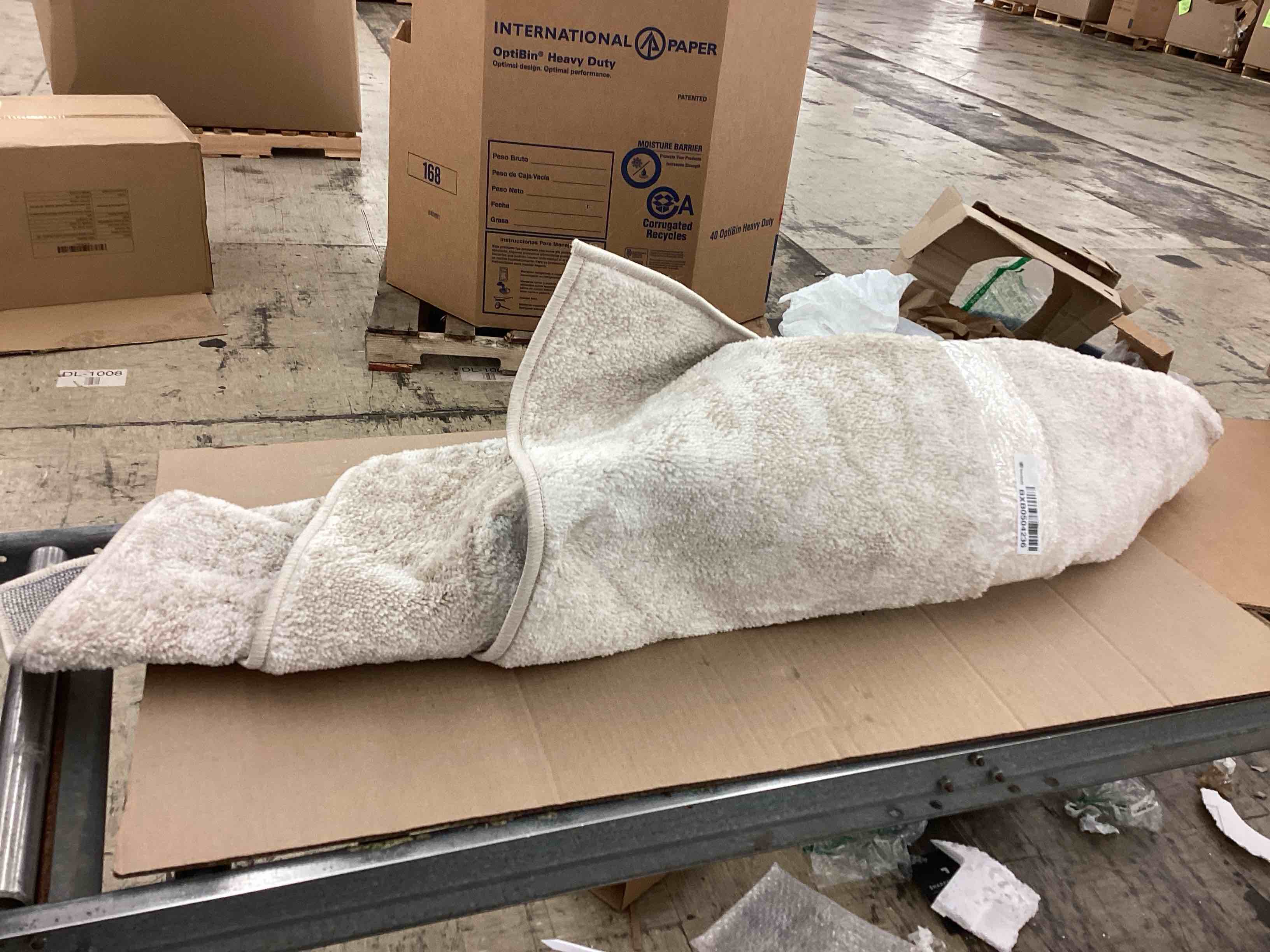 https://s3.amazonaws.com/lotting-images-prod/BoxBids/BXB0504236_1779224179020.jpeg