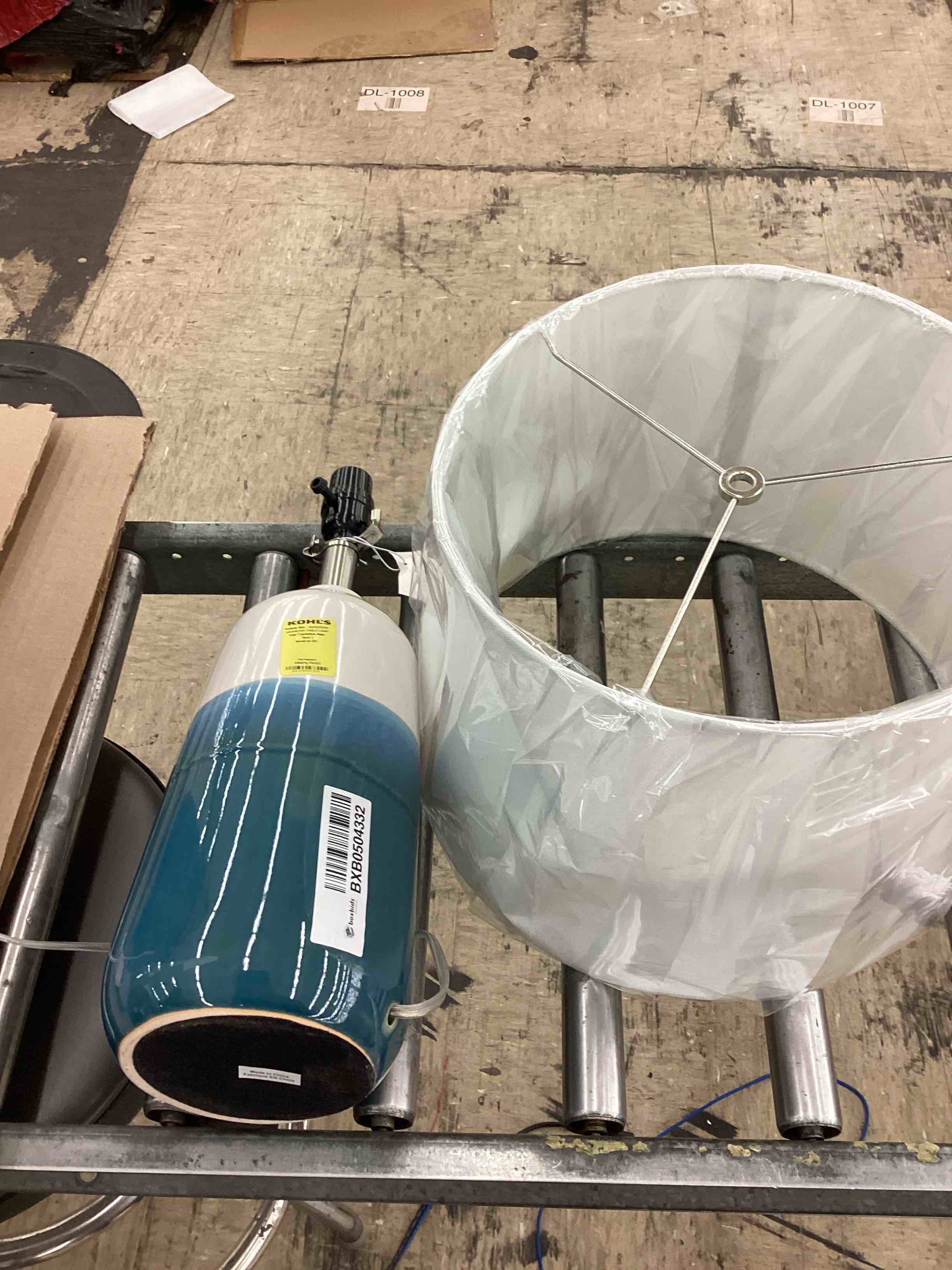 https://s3.amazonaws.com/lotting-images-prod/BoxBids/BXB0504332_1779368252966.jpeg