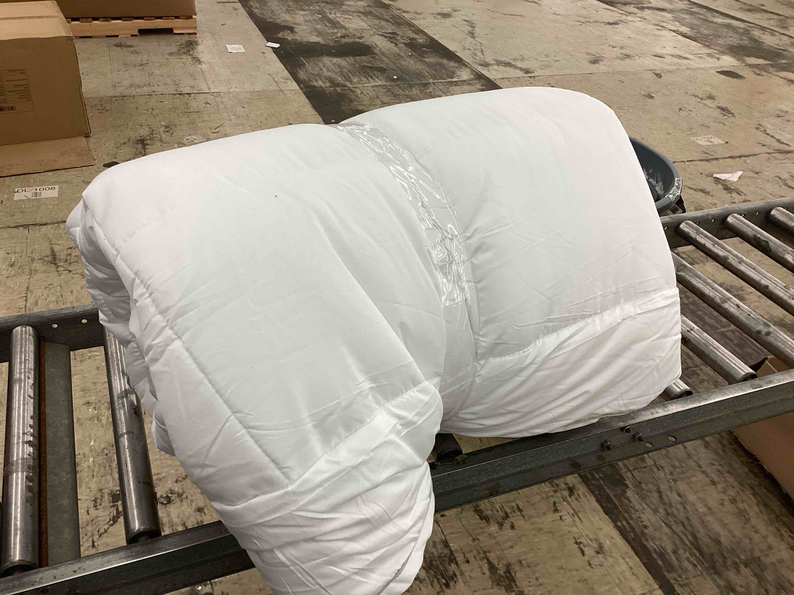 https://s3.amazonaws.com/lotting-images-prod/BoxBids/BXB0504334_1779367915044.jpeg