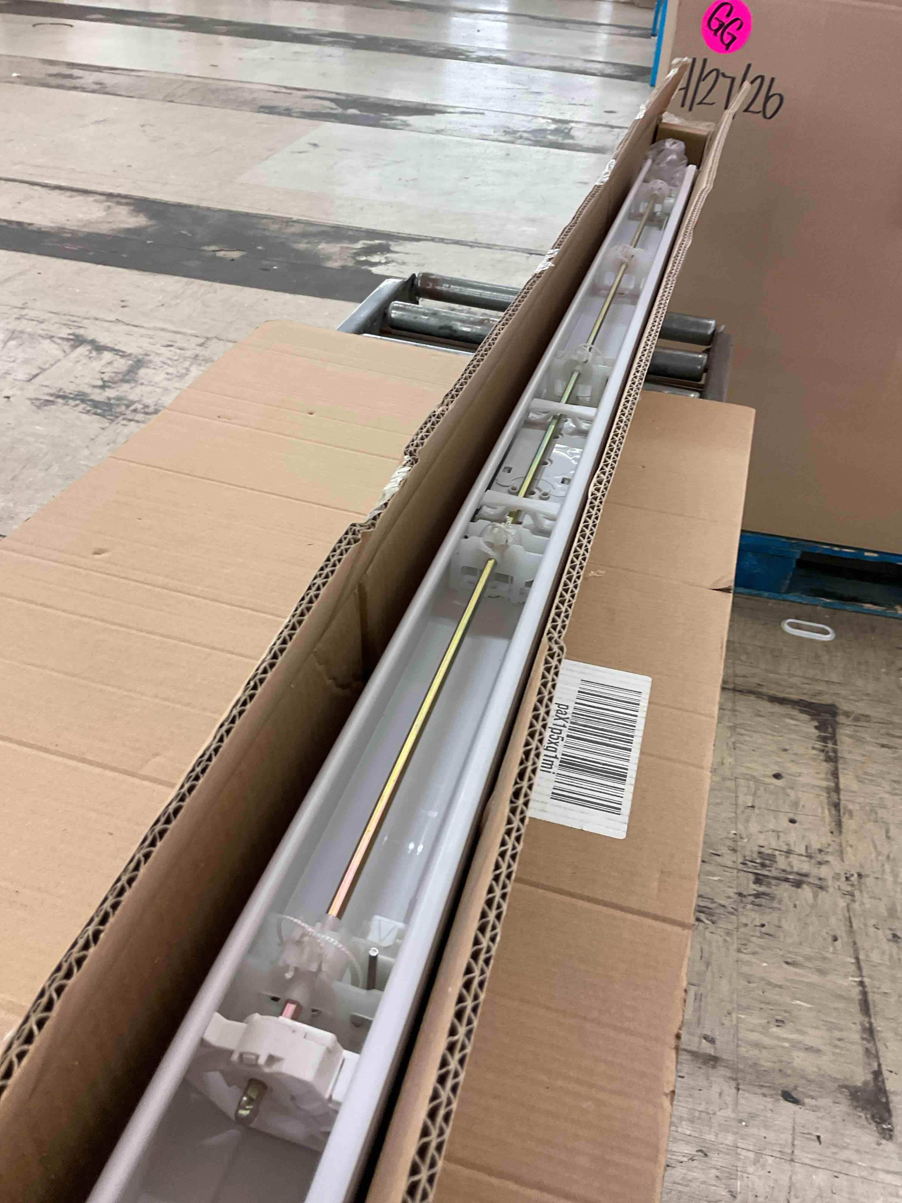 https://s3.amazonaws.com/lotting-images-prod/BoxBids/BXB0504383_1779204742635.jpeg