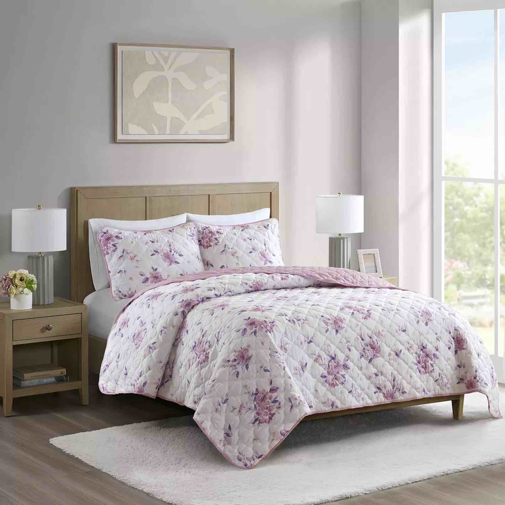  Madison Park Essentials Soft Blossom King/Cal King Quilt Set.