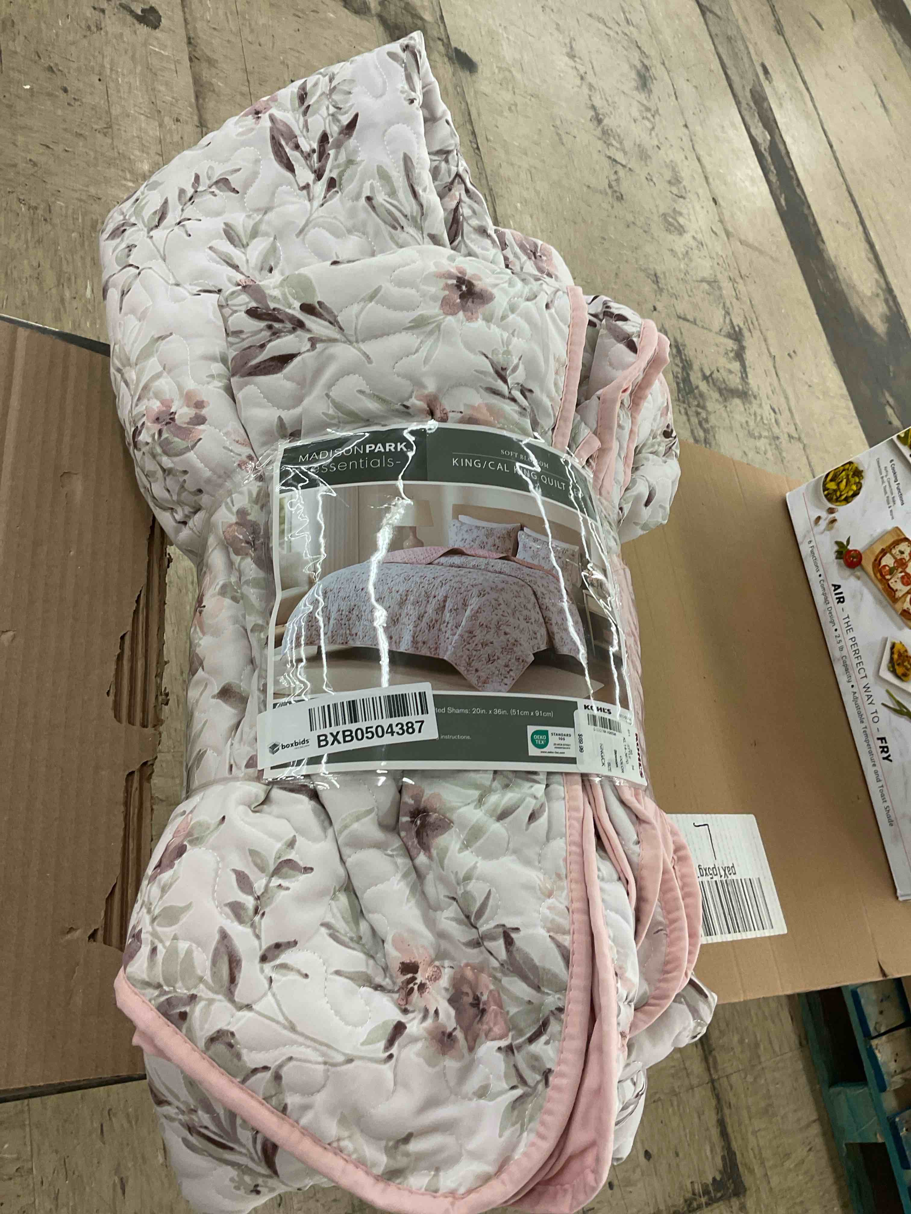 https://s3.amazonaws.com/lotting-images-prod/BoxBids/BXB0504387_1779208146294.jpeg