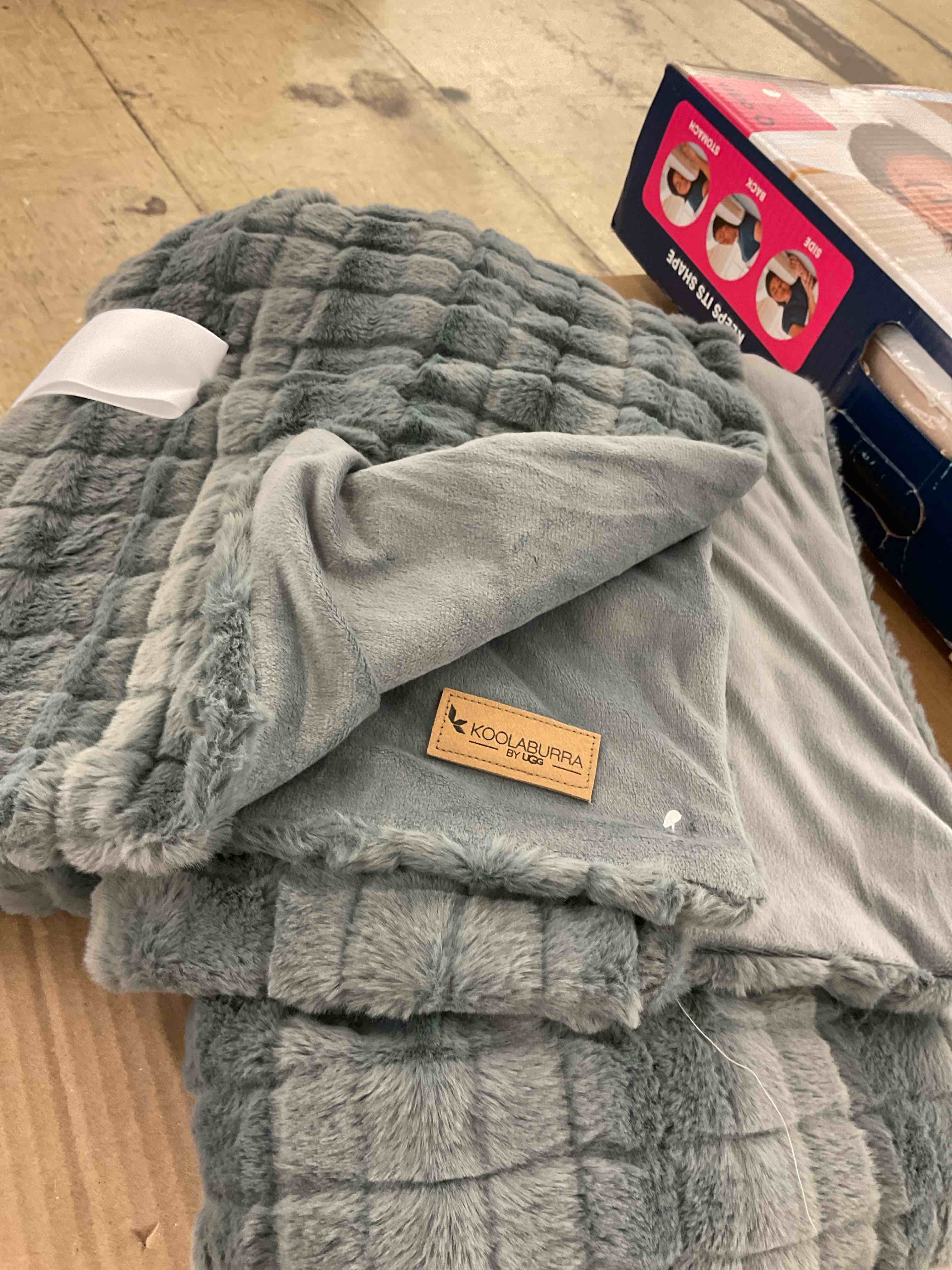https://s3.amazonaws.com/lotting-images-prod/BoxBids/BXB0504394_1779209879090.jpeg