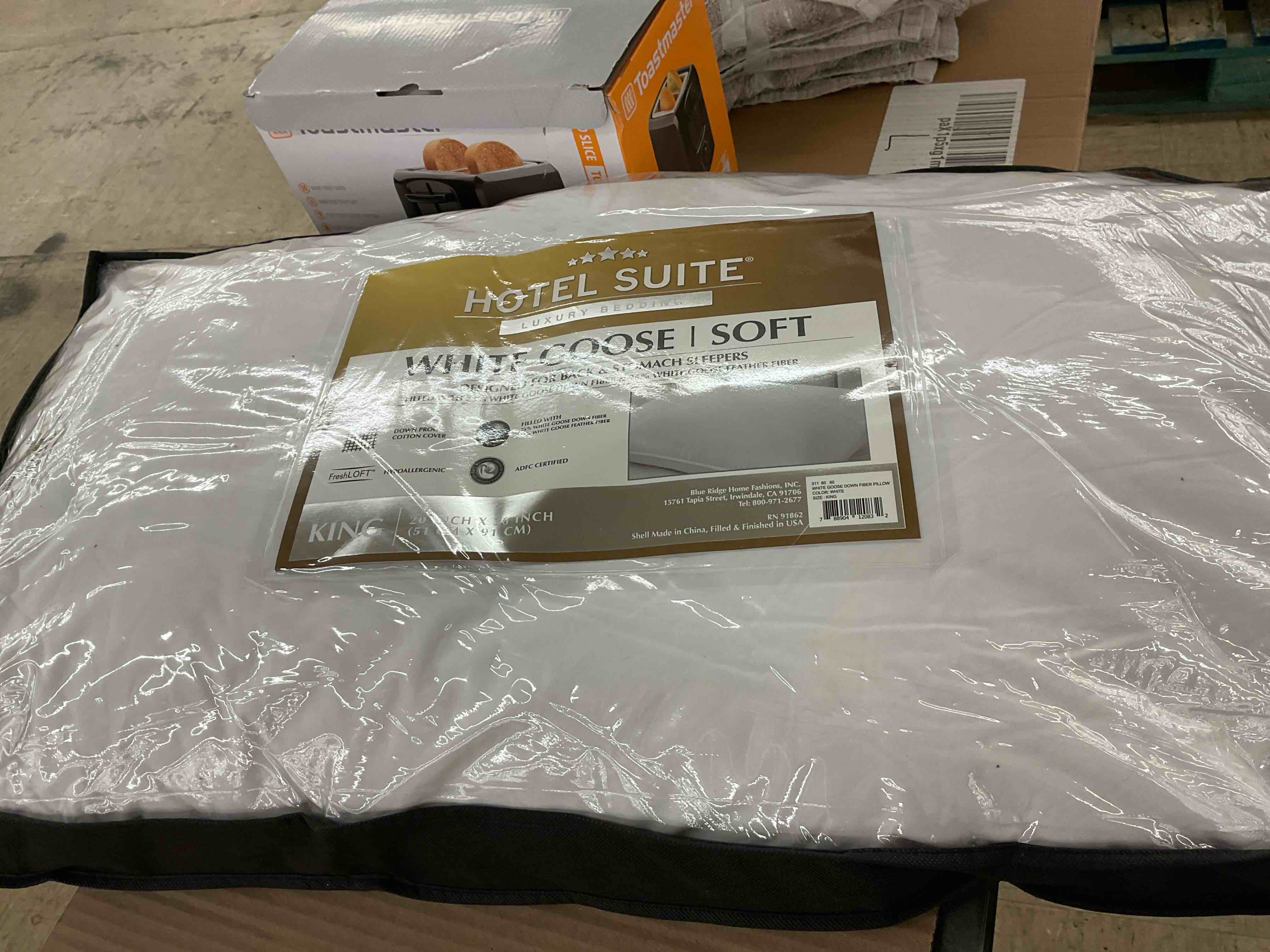 https://s3.amazonaws.com/lotting-images-prod/BoxBids/BXB0504404_1779211643544.jpeg