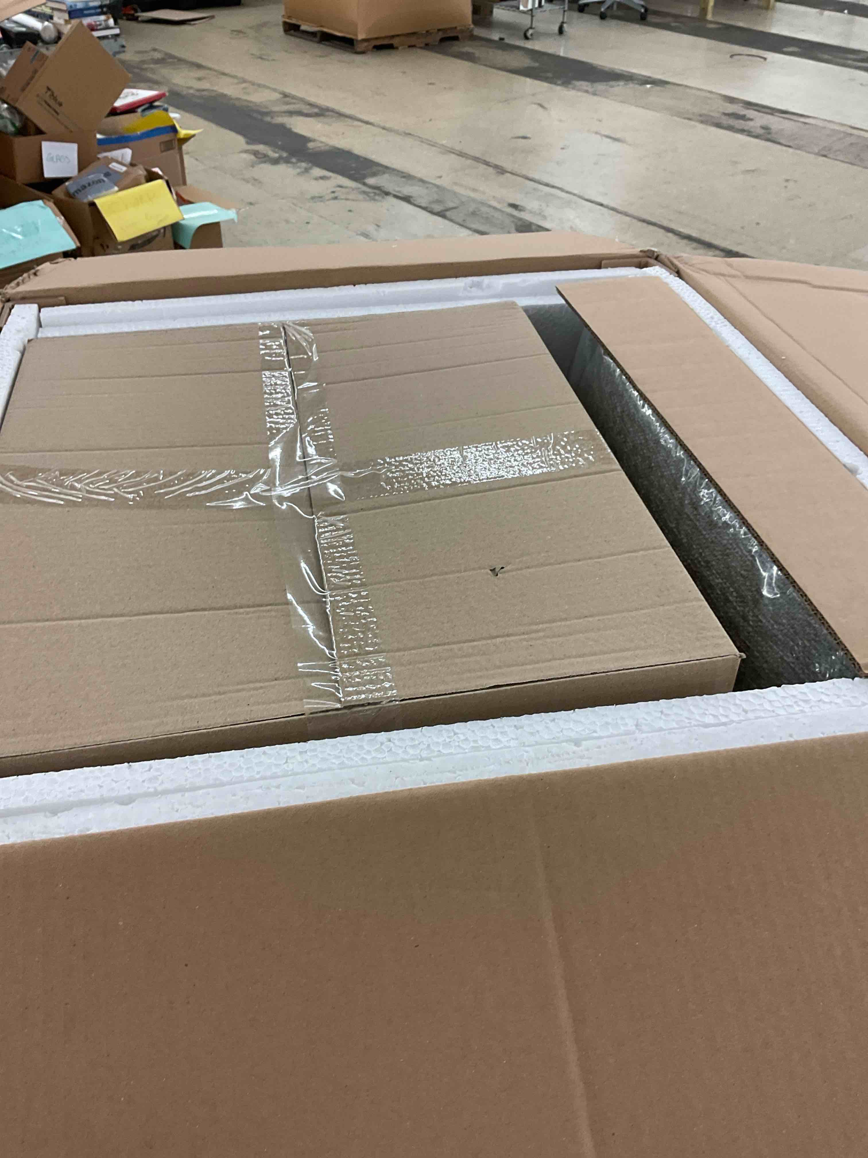 https://s3.amazonaws.com/lotting-images-prod/BoxBids/BXB0504480_1779301144439.jpeg