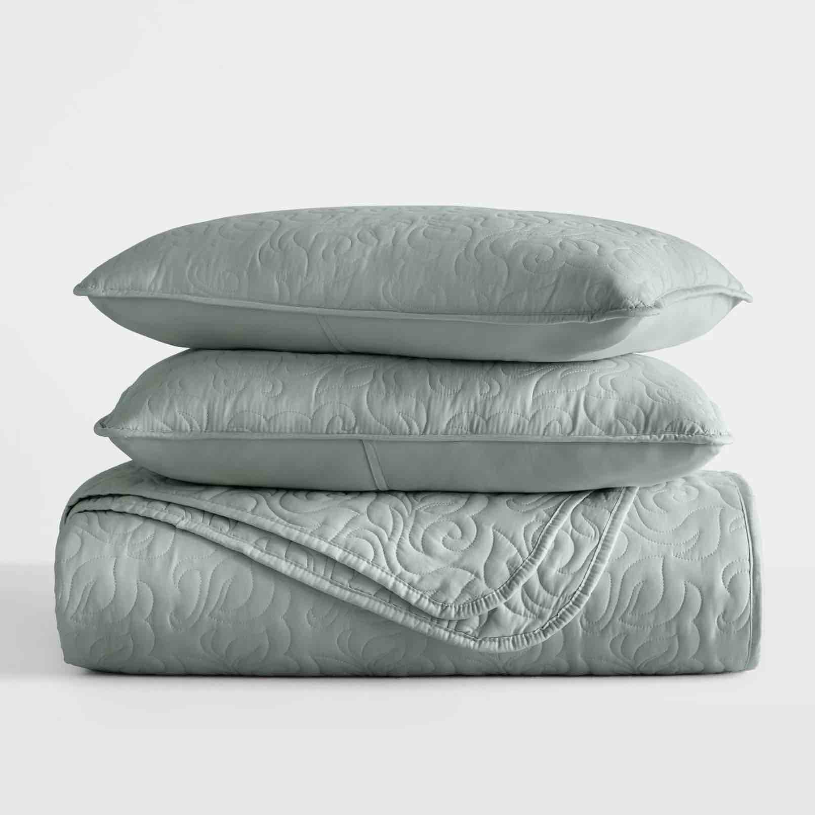 Urban Loft's Lightweight & Breatheable 3pc Solid Stitch Quilt Set king 