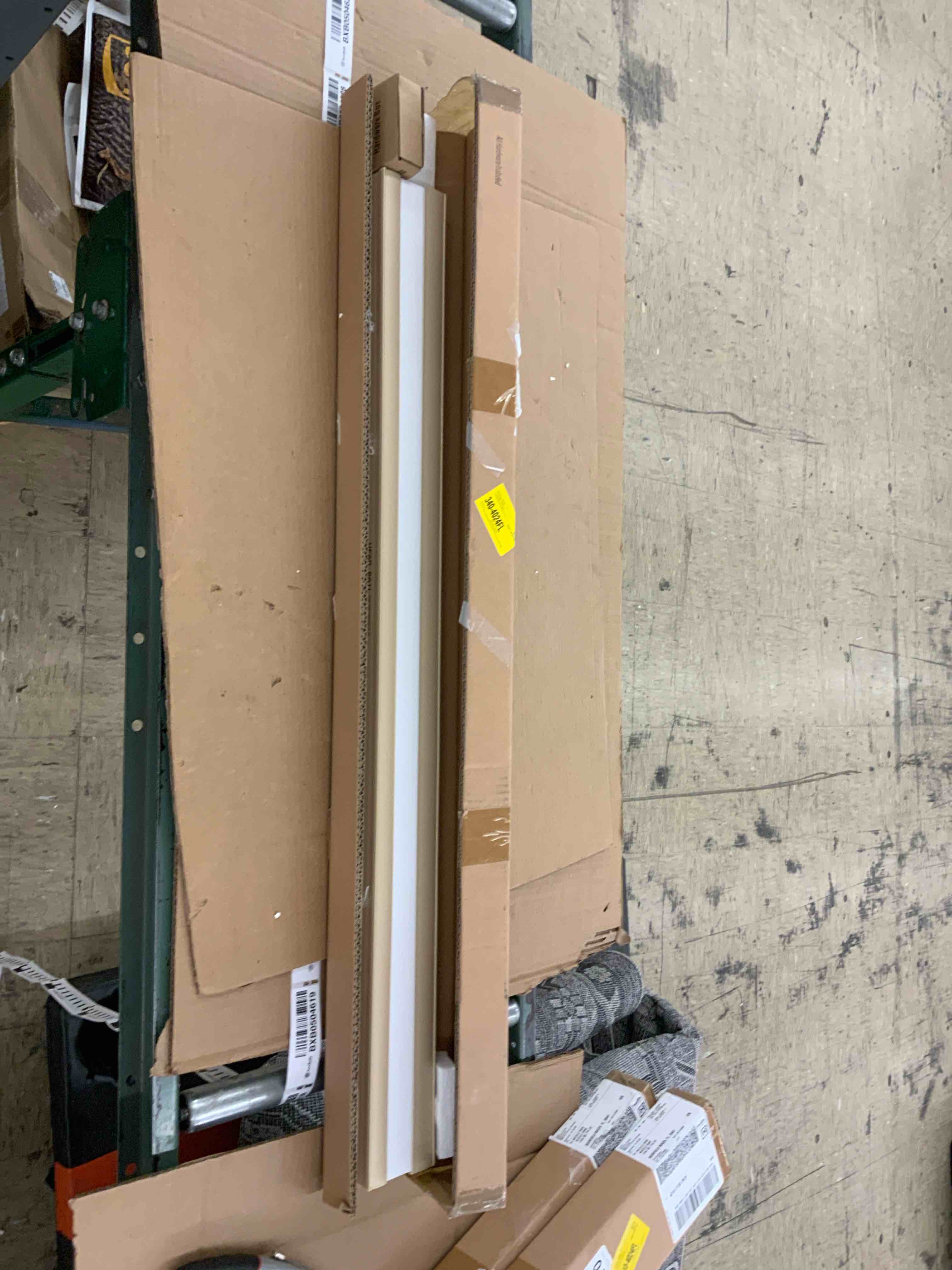https://s3.amazonaws.com/lotting-images-prod/BoxBids/BXB0504629_1779368441504.jpeg