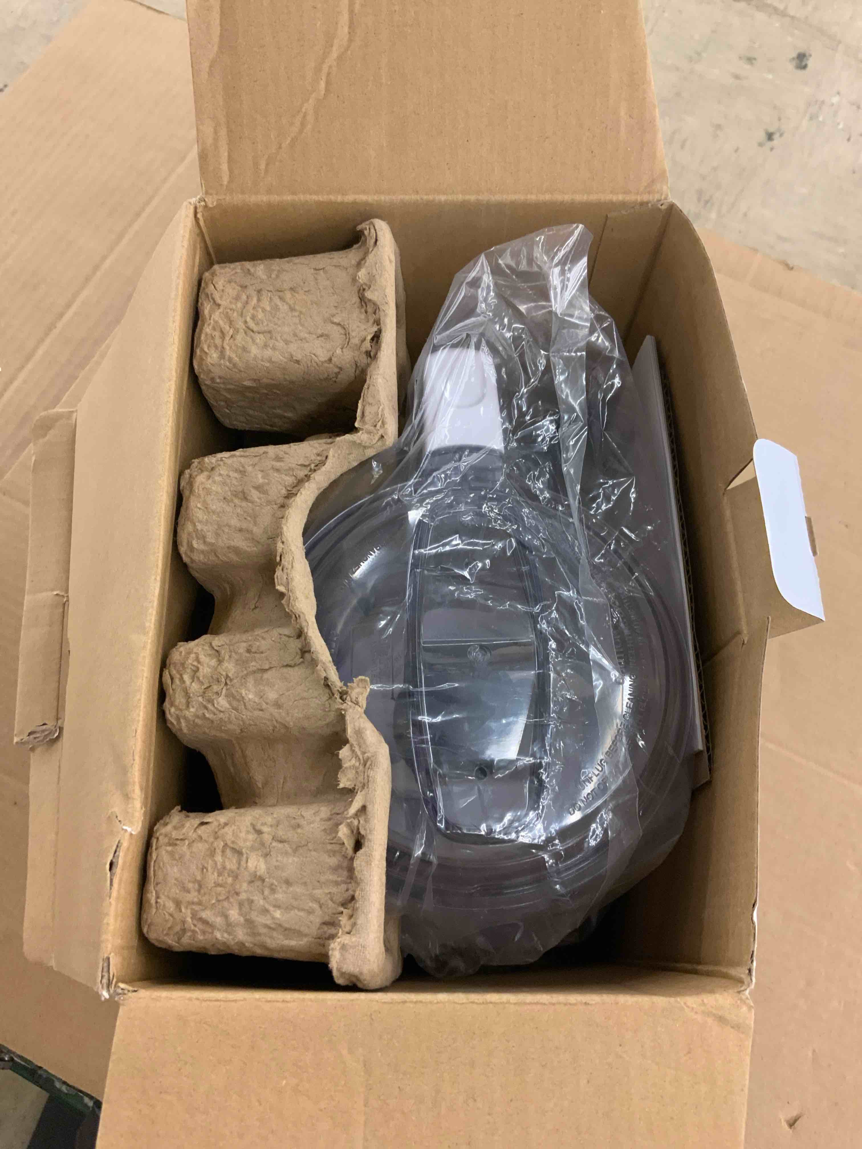 https://s3.amazonaws.com/lotting-images-prod/BoxBids/BXB0504669_1779299592635.jpeg