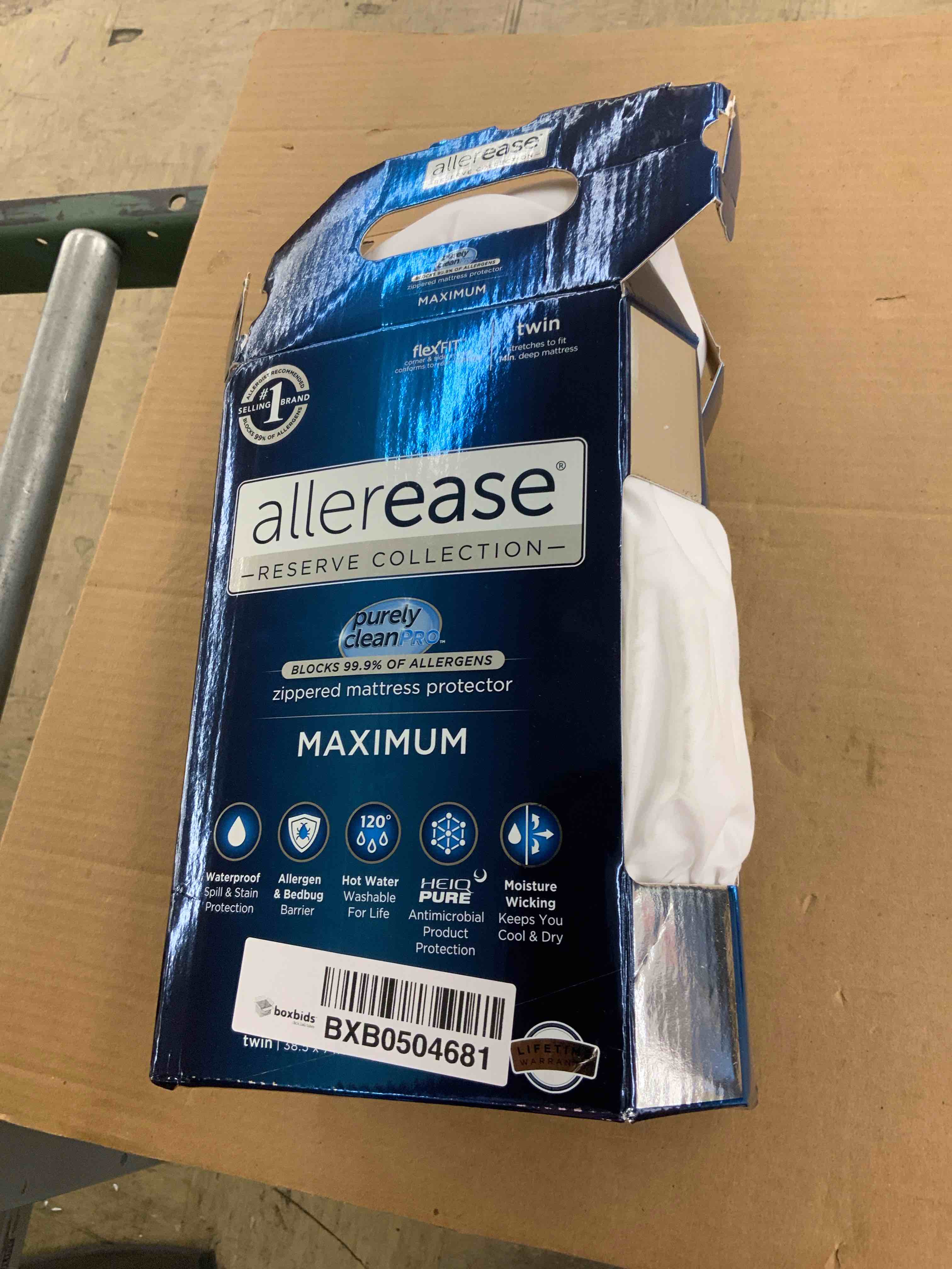 https://s3.amazonaws.com/lotting-images-prod/BoxBids/BXB0504681_1779291219807.jpeg