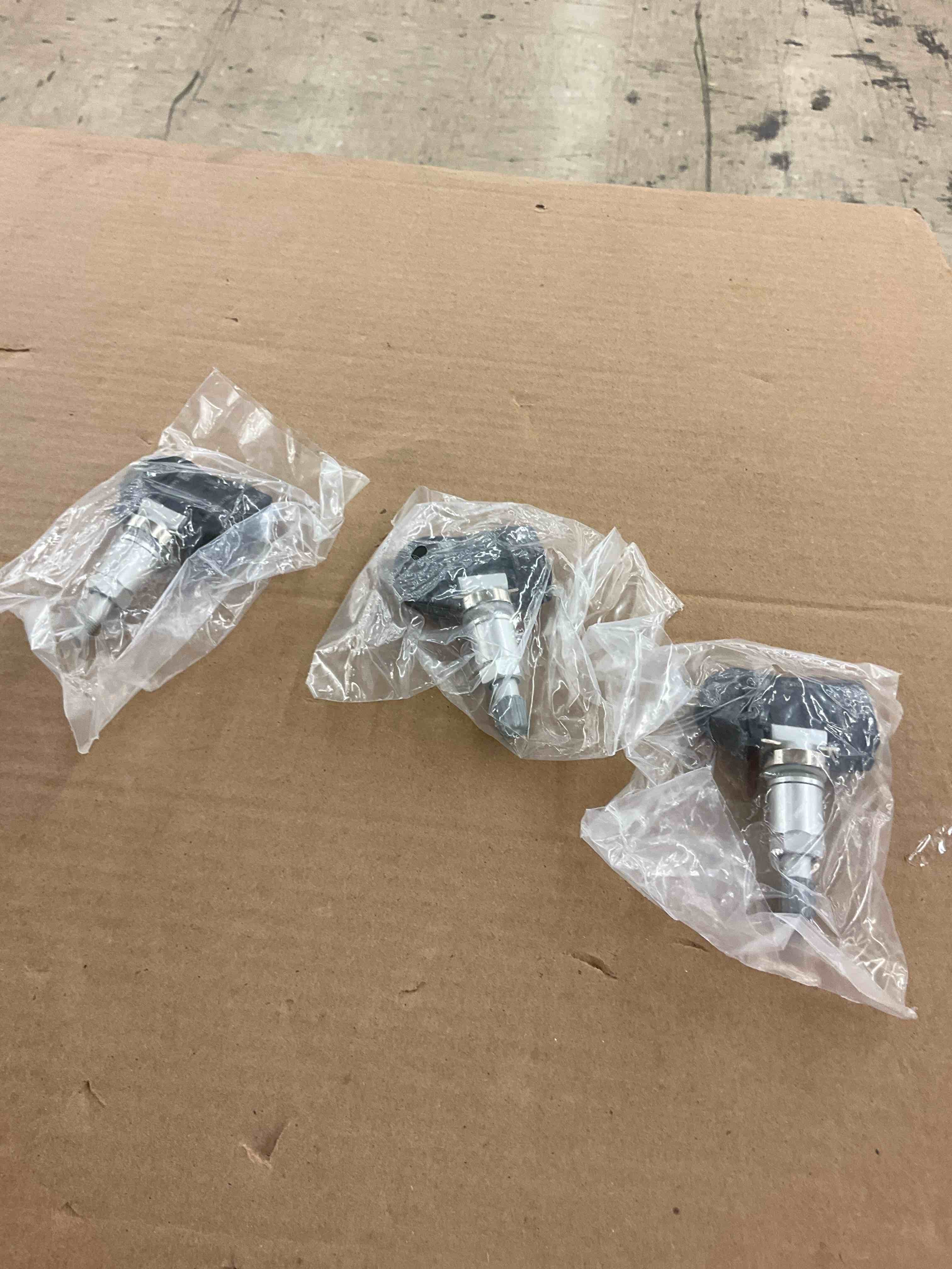 https://s3.amazonaws.com/lotting-images-prod/BoxBids/BXB0504777_1779136272954.jpeg
