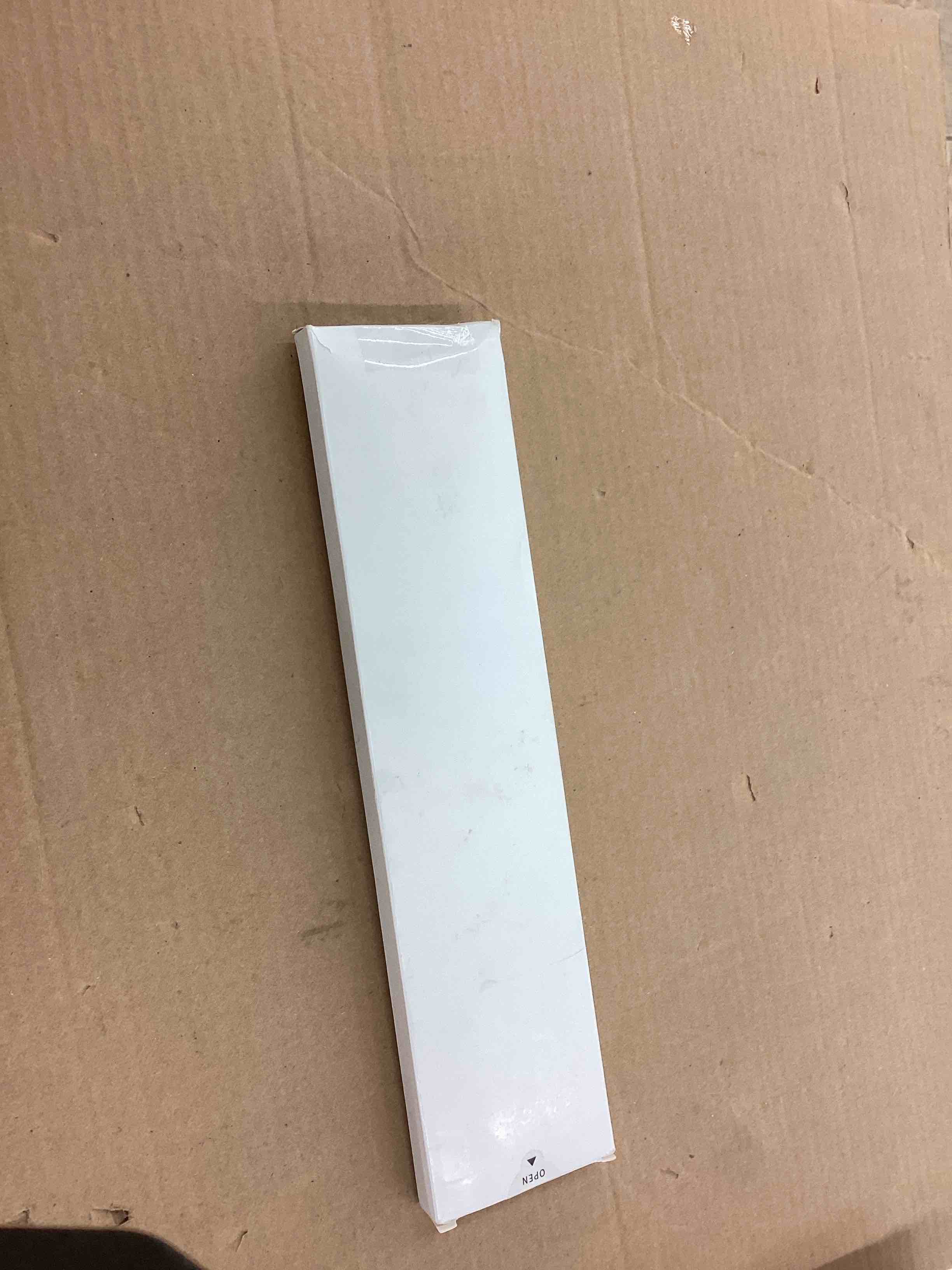 https://s3.amazonaws.com/lotting-images-prod/BoxBids/BXB0504948_1778861964664.jpeg