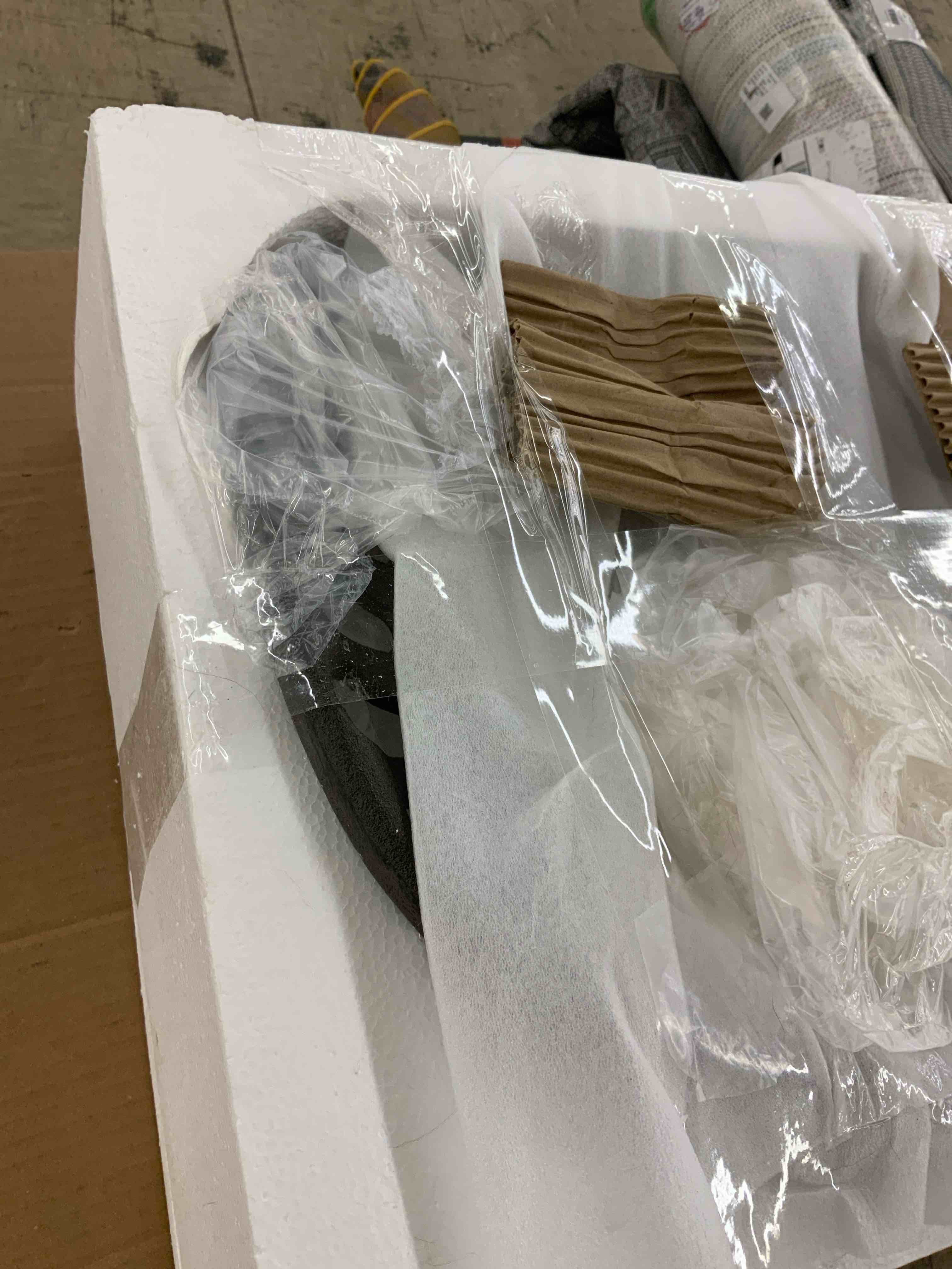 https://s3.amazonaws.com/lotting-images-prod/BoxBids/BXB0504965_1779379821566.jpeg
