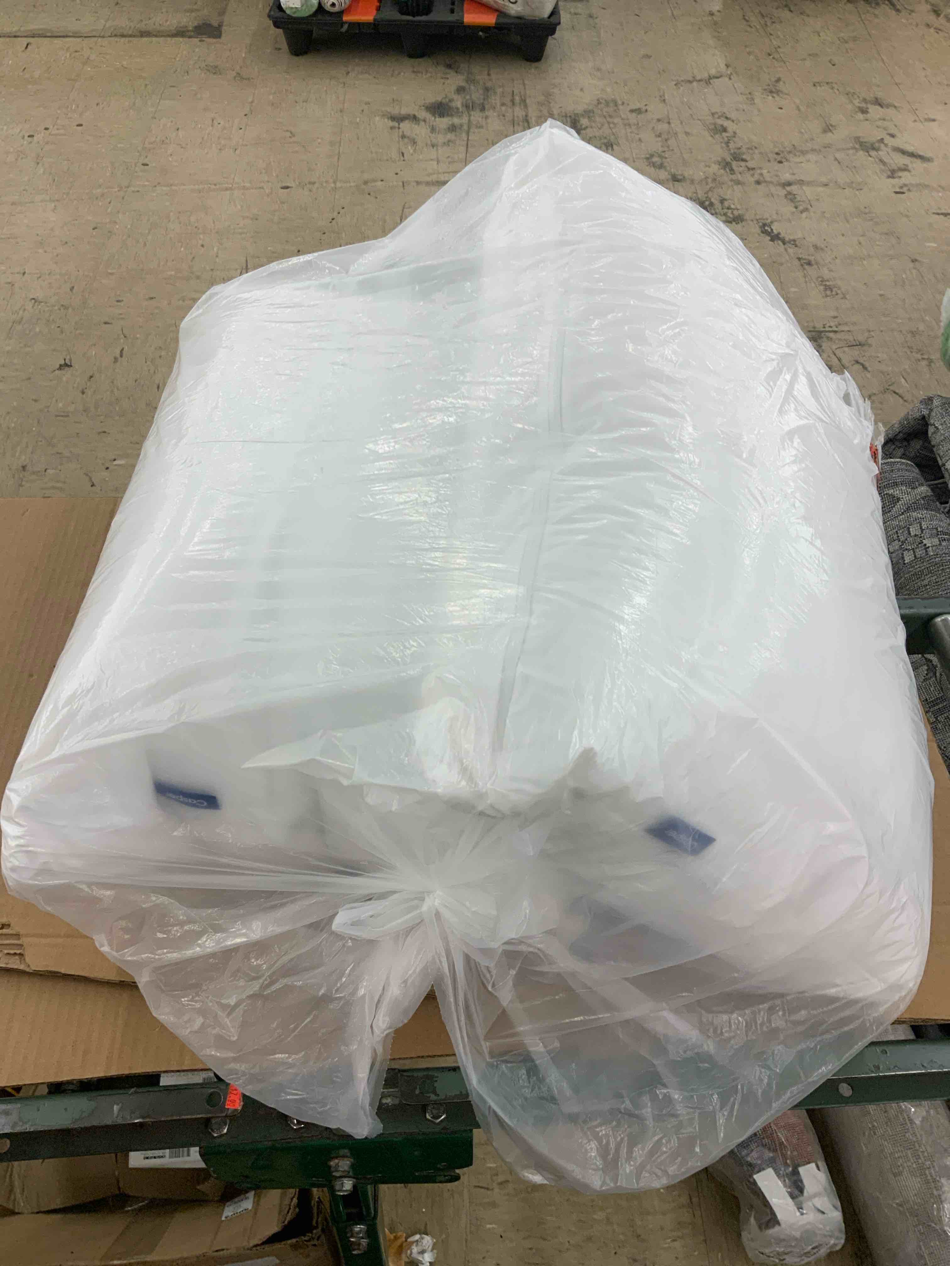 https://s3.amazonaws.com/lotting-images-prod/BoxBids/BXB0504971_1779381402364.jpeg