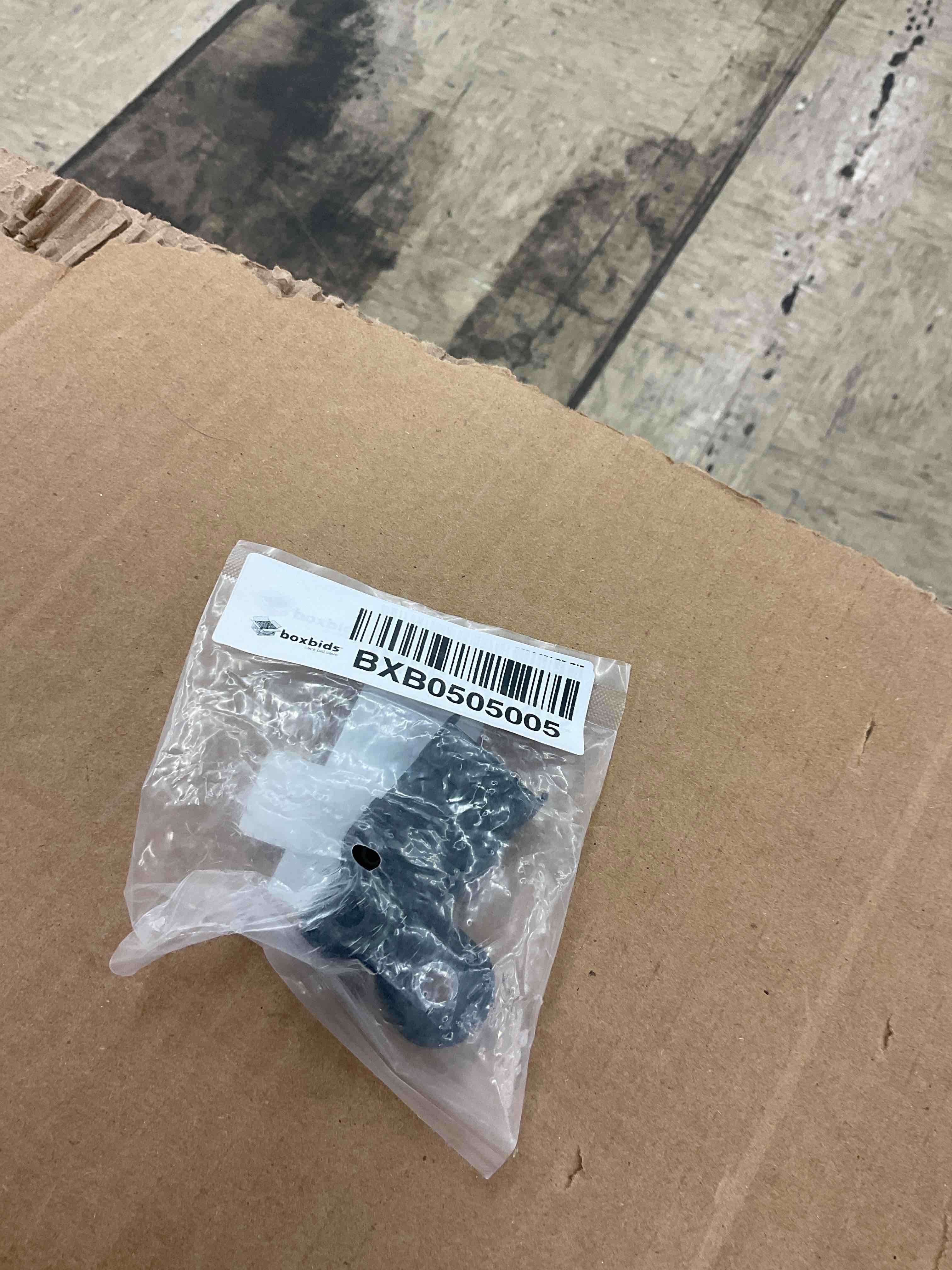 https://s3.amazonaws.com/lotting-images-prod/BoxBids/BXB0505005_1779464878219.jpeg