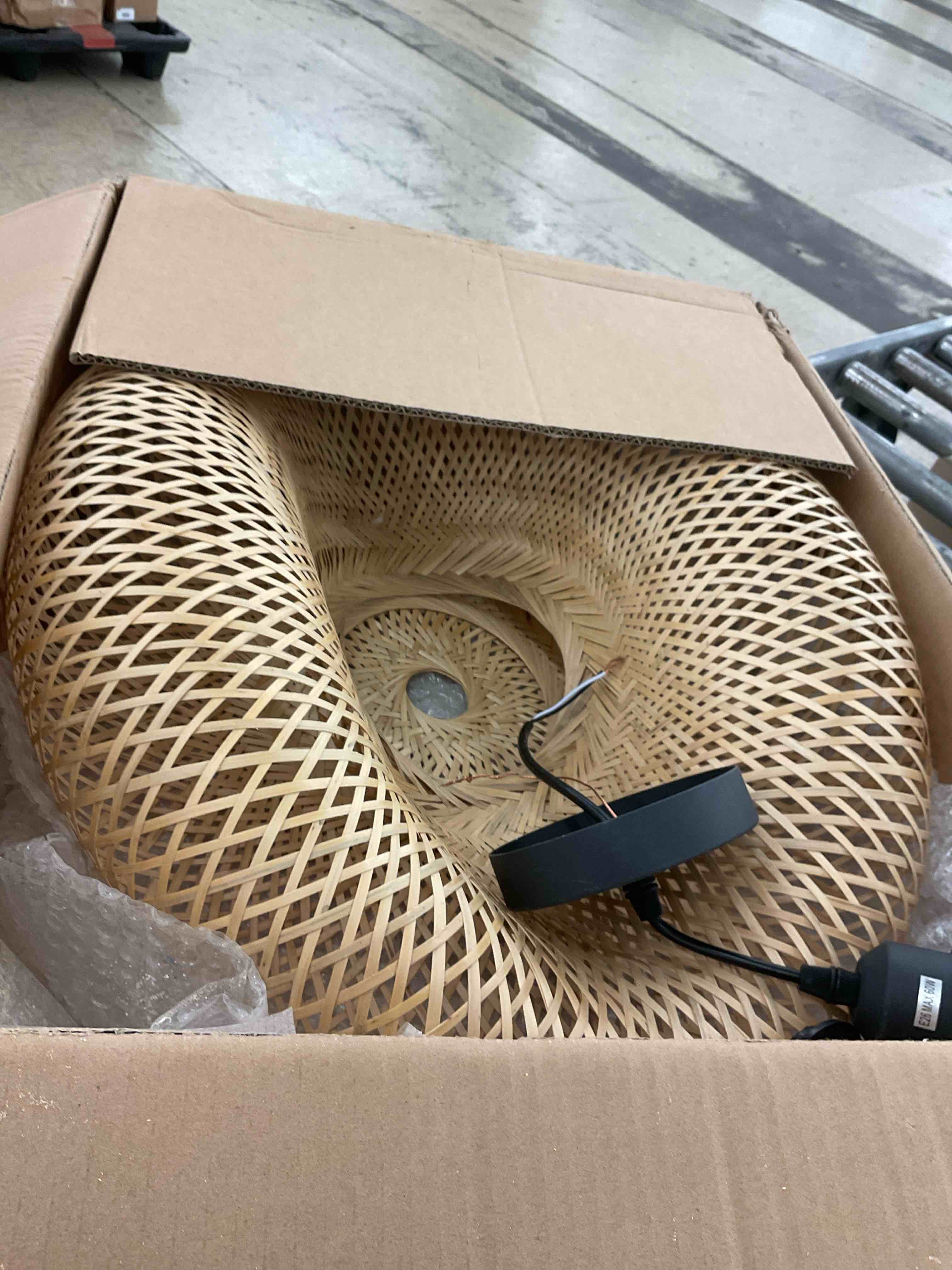 https://s3.amazonaws.com/lotting-images-prod/BoxBids/BXB0505025_1779470206804.jpeg