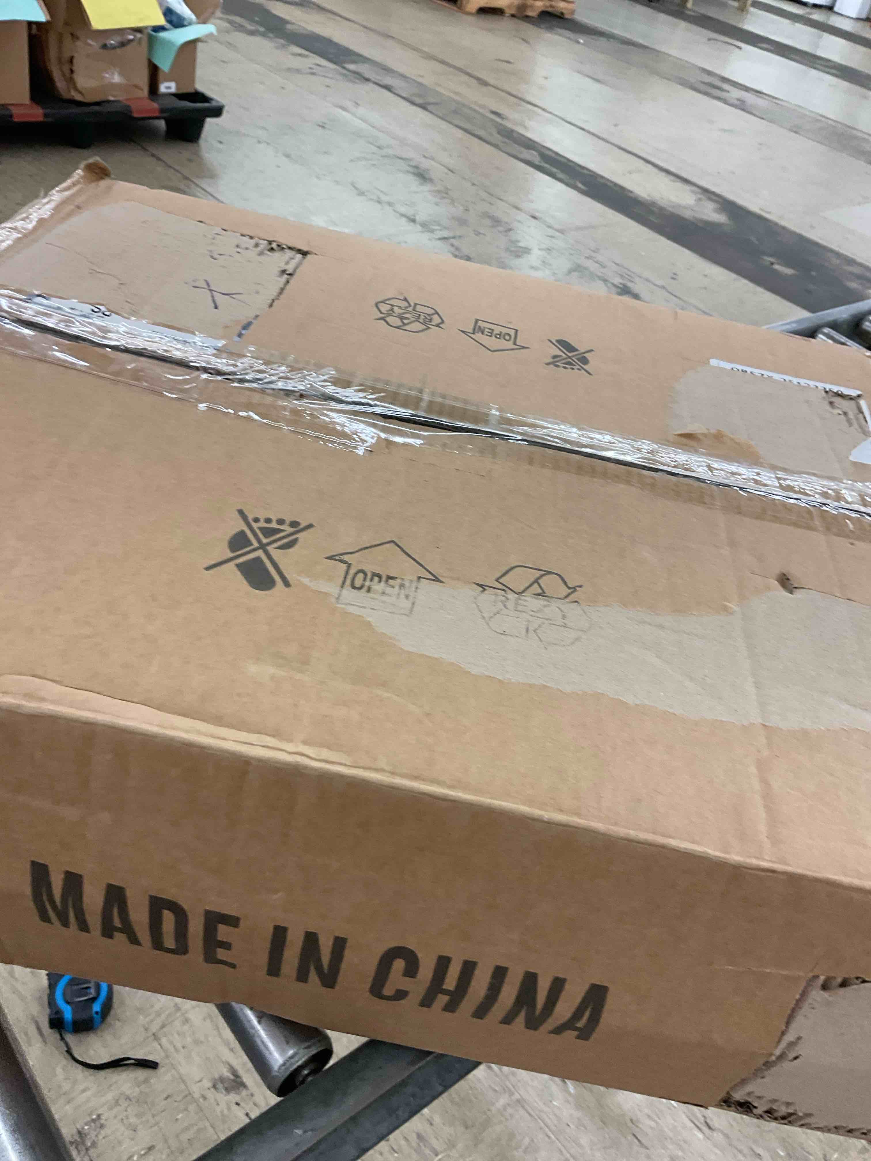 https://s3.amazonaws.com/lotting-images-prod/BoxBids/BXB0505025_1779470221621.jpeg