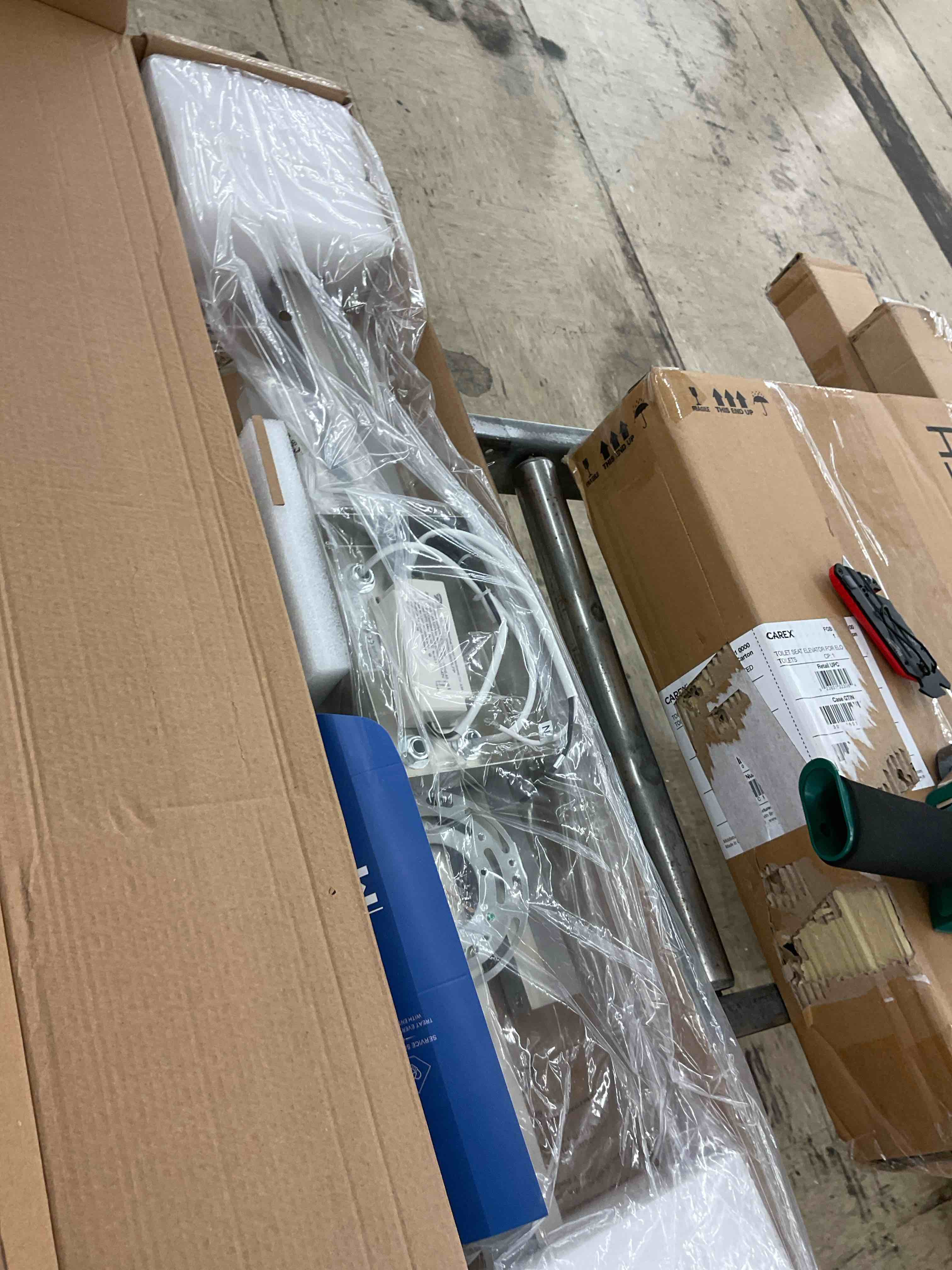 https://s3.amazonaws.com/lotting-images-prod/BoxBids/BXB0505038_1779474572558.jpeg