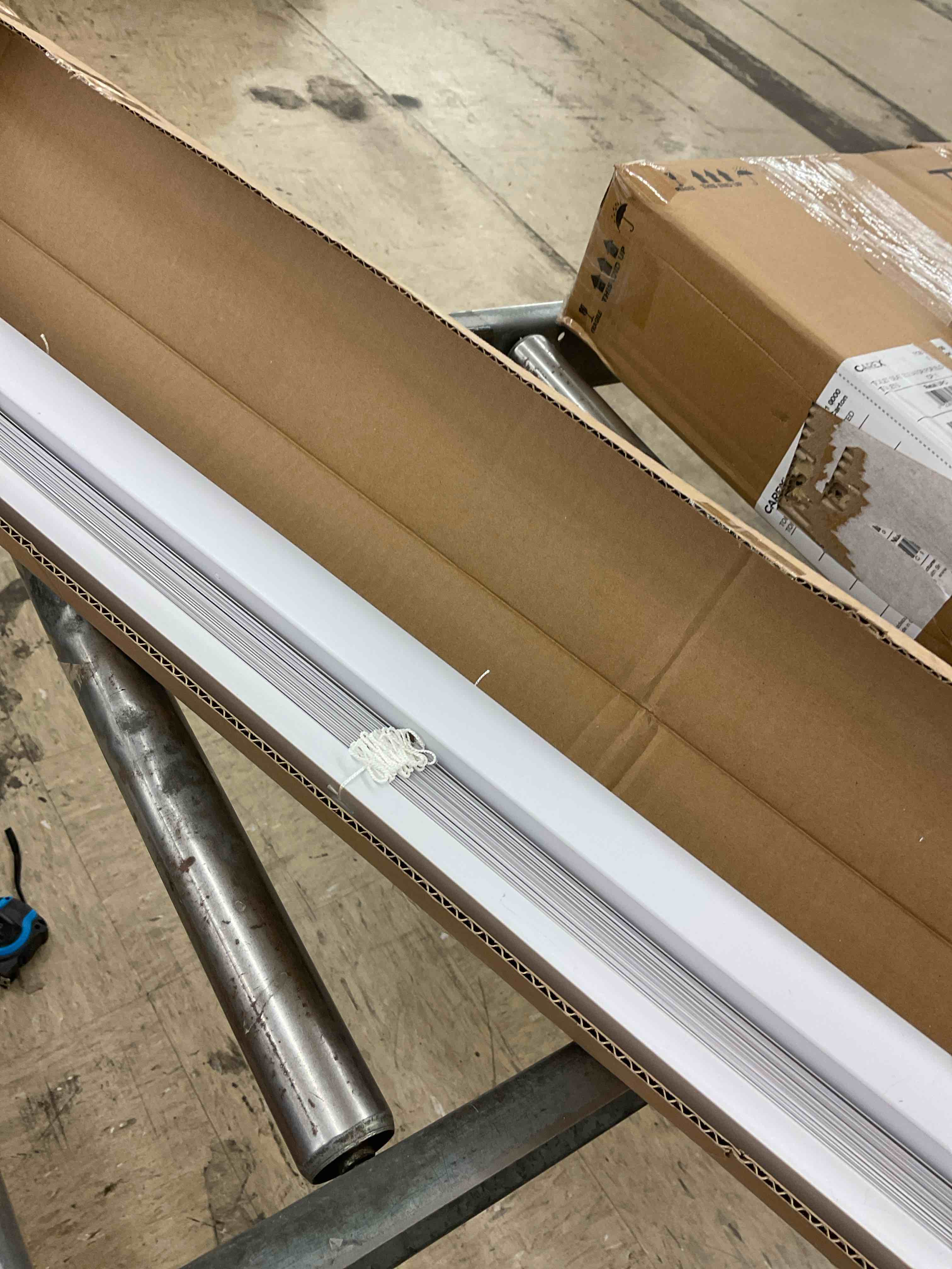 https://s3.amazonaws.com/lotting-images-prod/BoxBids/BXB0505041_1779475005547.jpeg