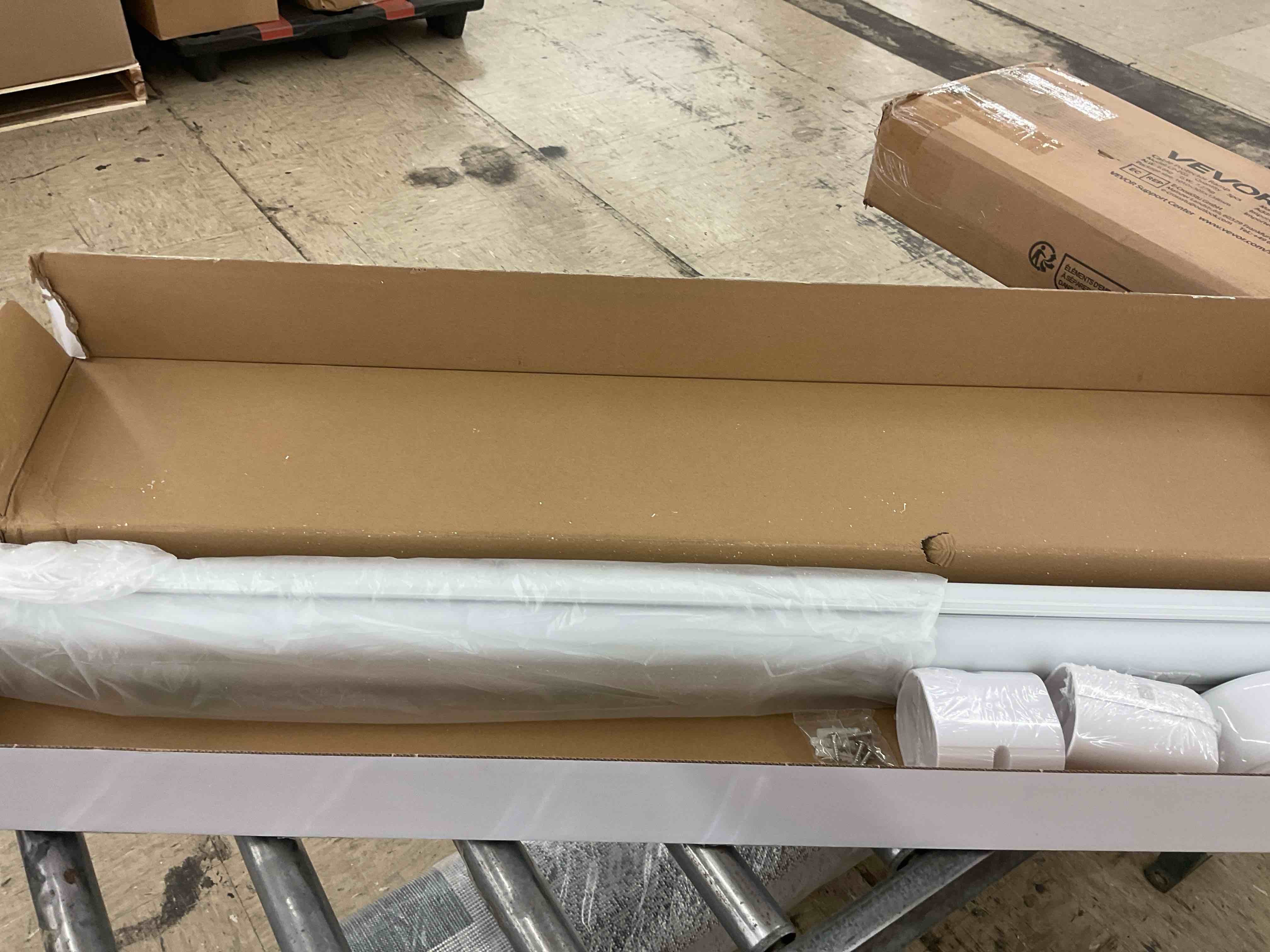 https://s3.amazonaws.com/lotting-images-prod/BoxBids/BXB0505070_1779801317673.jpeg