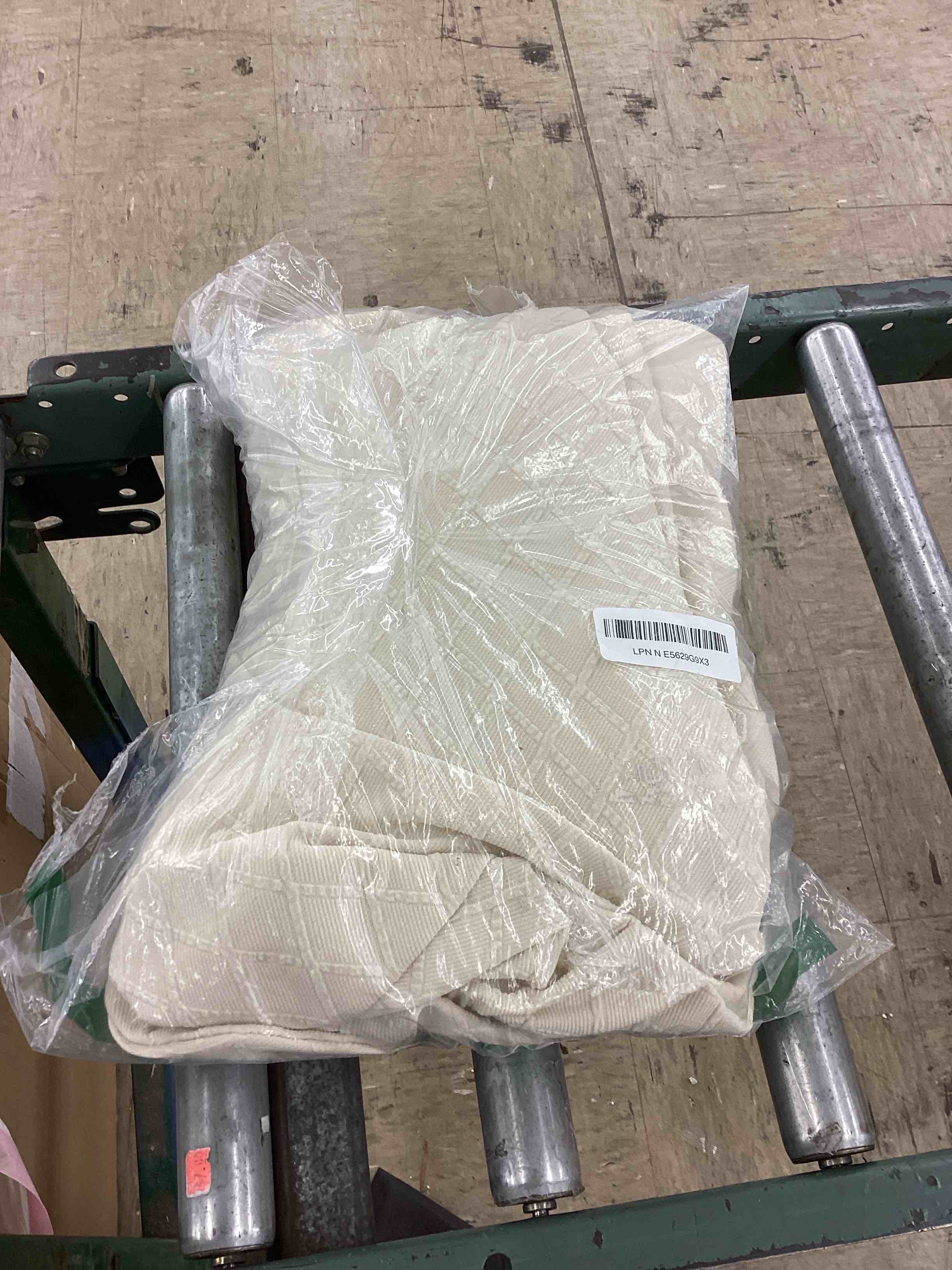 https://s3.amazonaws.com/lotting-images-prod/BoxBids/BXB0505106_1779800536306.jpeg