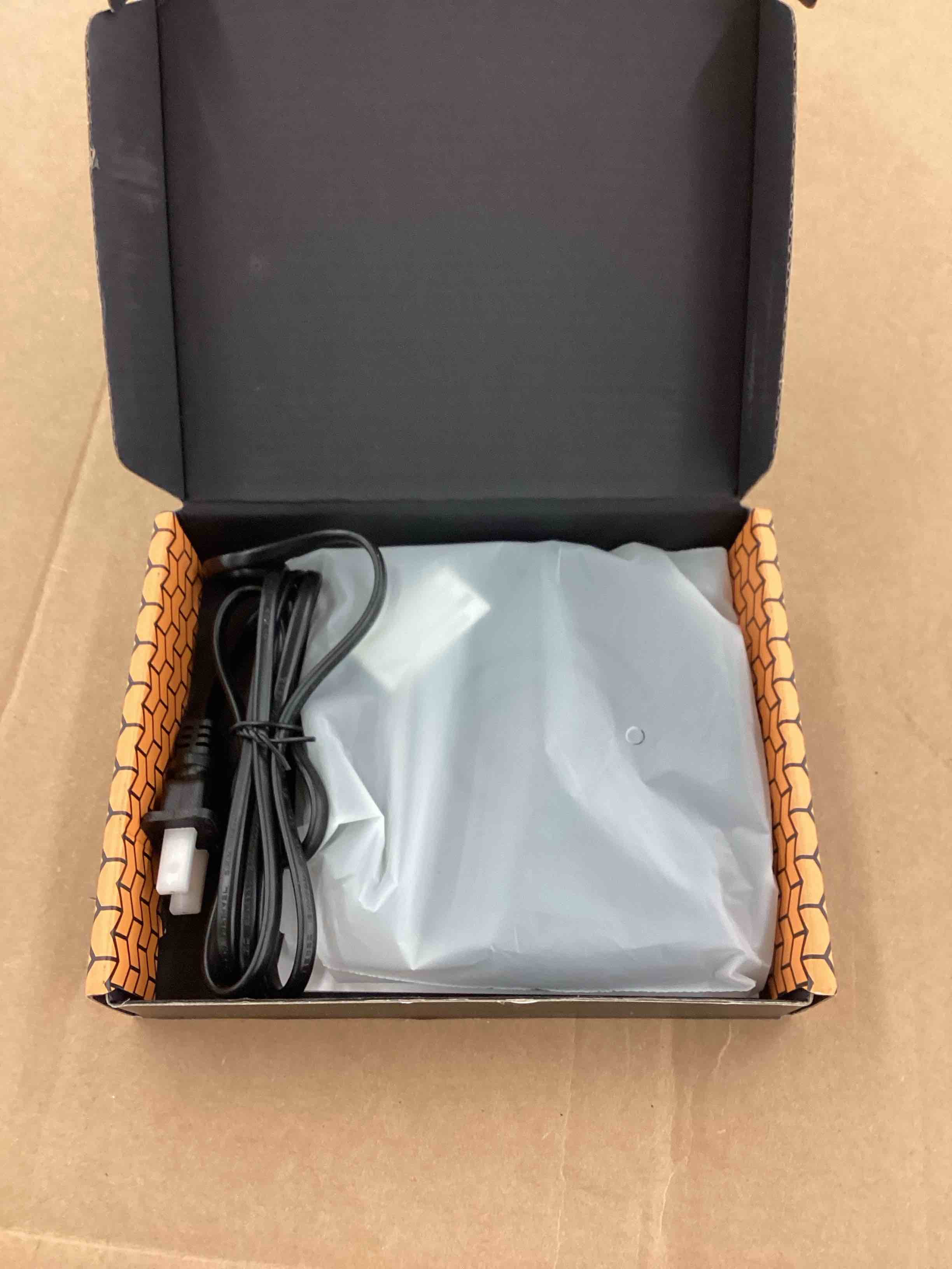 https://s3.amazonaws.com/lotting-images-prod/BoxBids/BXB0505111_1779801277683.jpeg