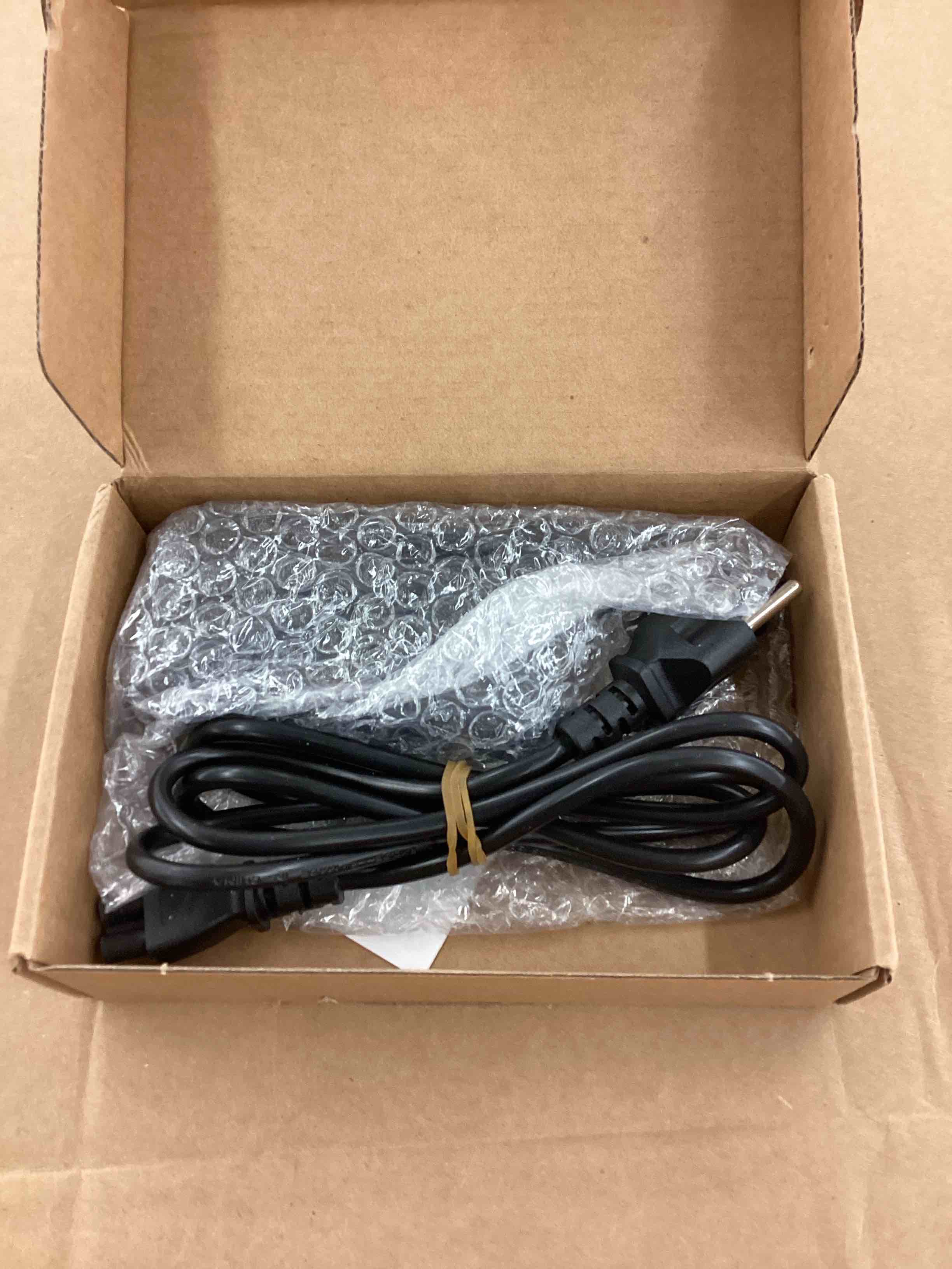 https://s3.amazonaws.com/lotting-images-prod/BoxBids/BXB0505130_1779805791931.jpeg