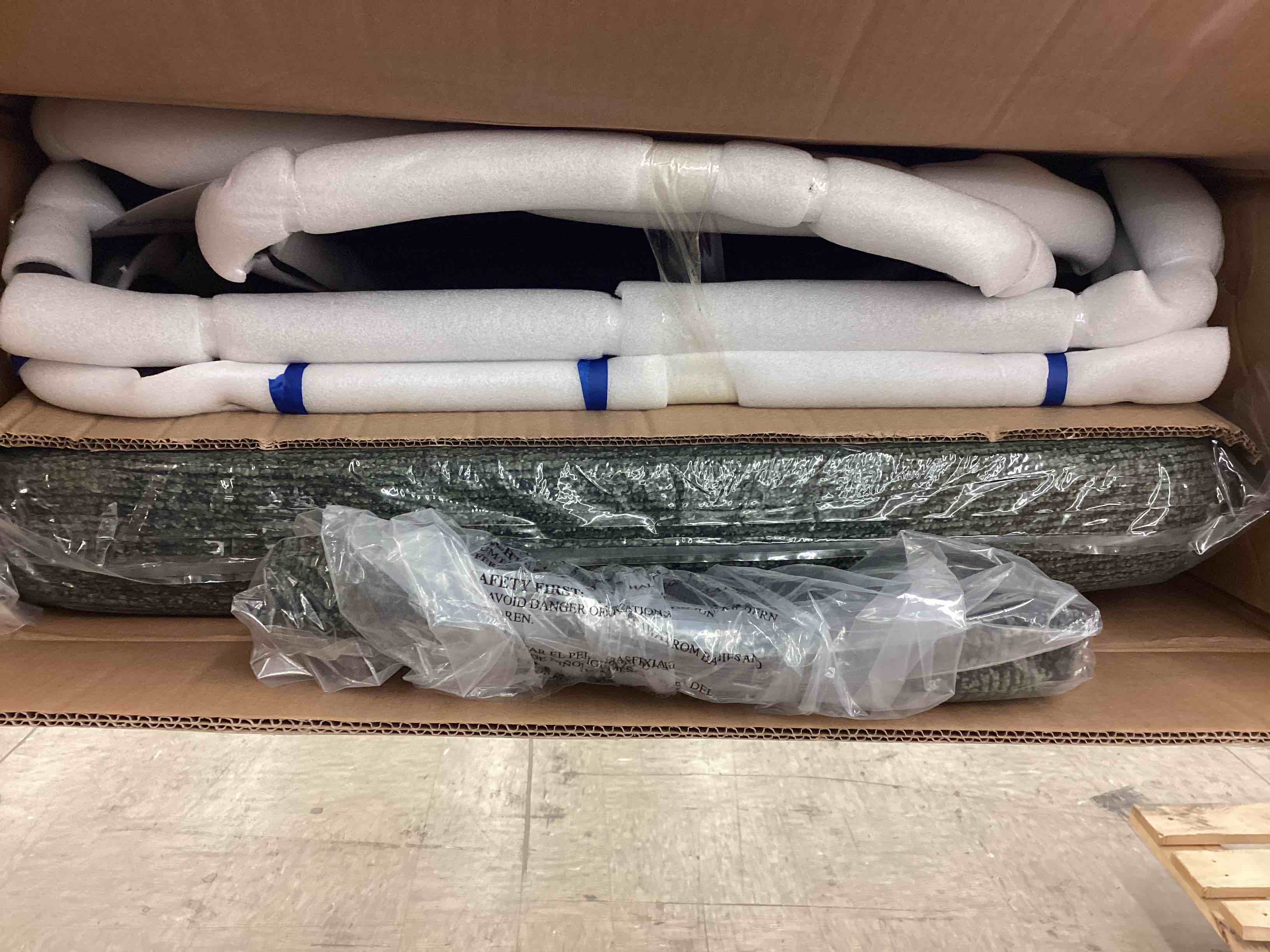 https://s3.amazonaws.com/lotting-images-prod/BoxBids/BXB0505143_1779806583886.jpeg