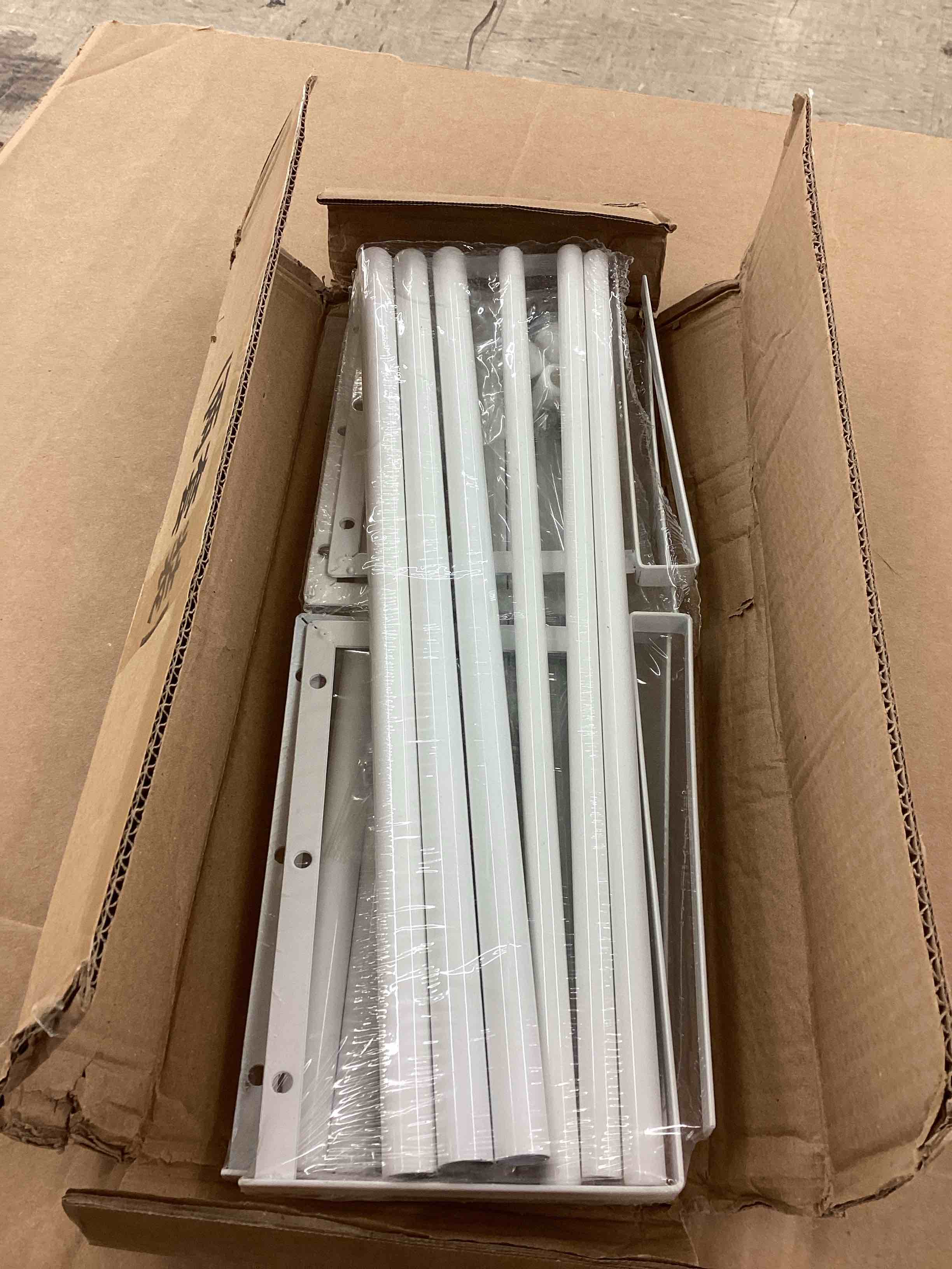 https://s3.amazonaws.com/lotting-images-prod/BoxBids/BXB0505165_1779811328810.jpeg