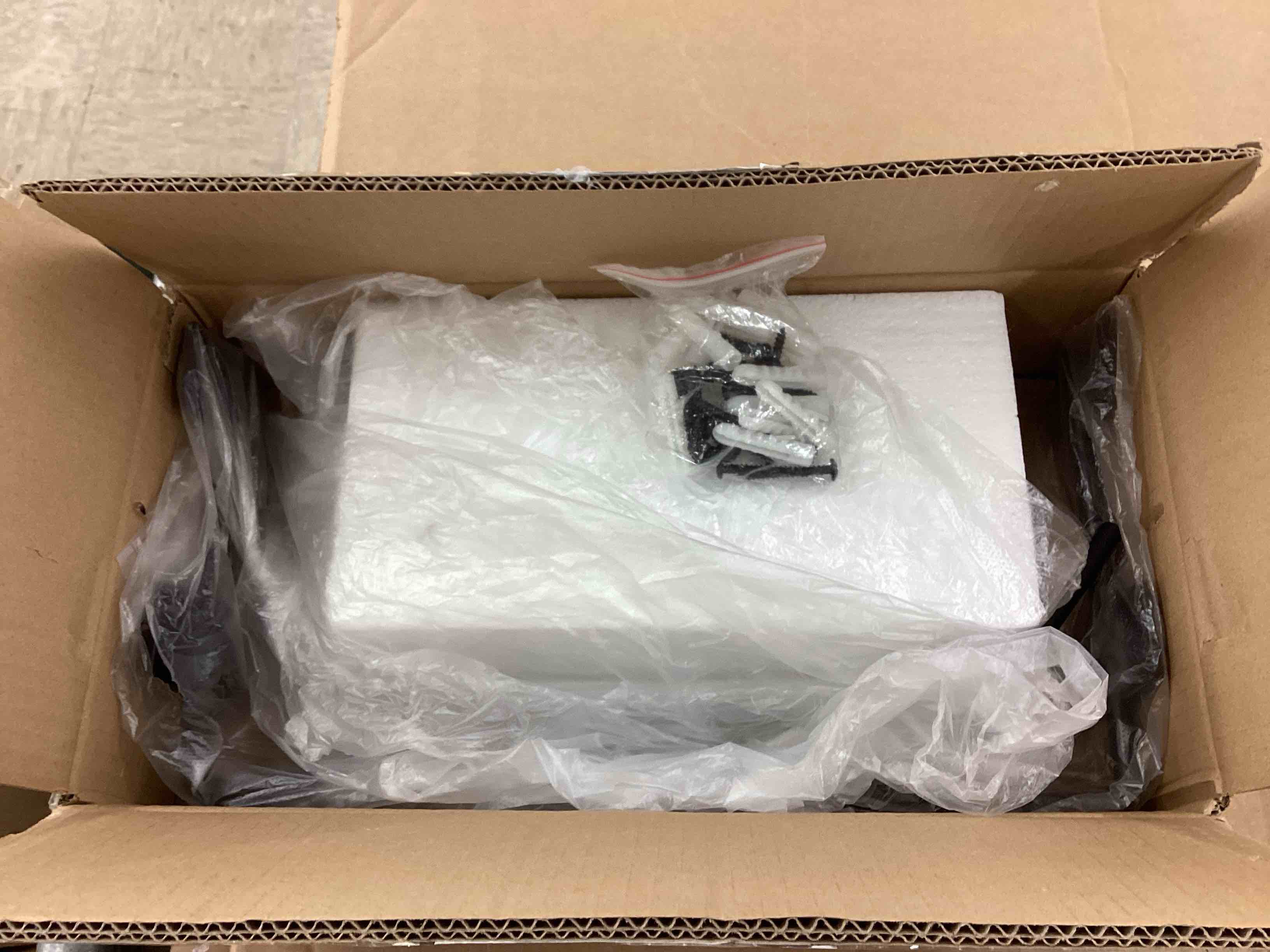 https://s3.amazonaws.com/lotting-images-prod/BoxBids/BXB0505188_1779819744386.jpeg