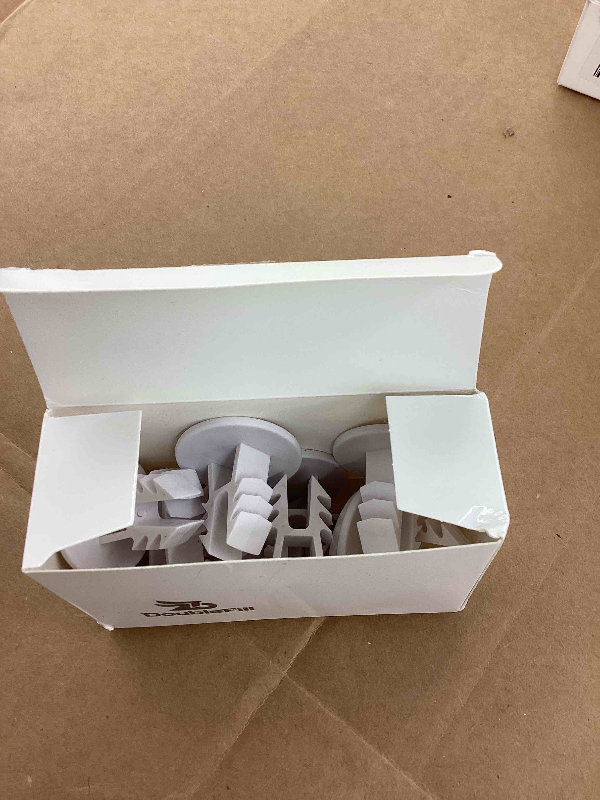 https://s3.amazonaws.com/lotting-images-prod/BoxBids/BXB0505205_1779825952085.jpeg