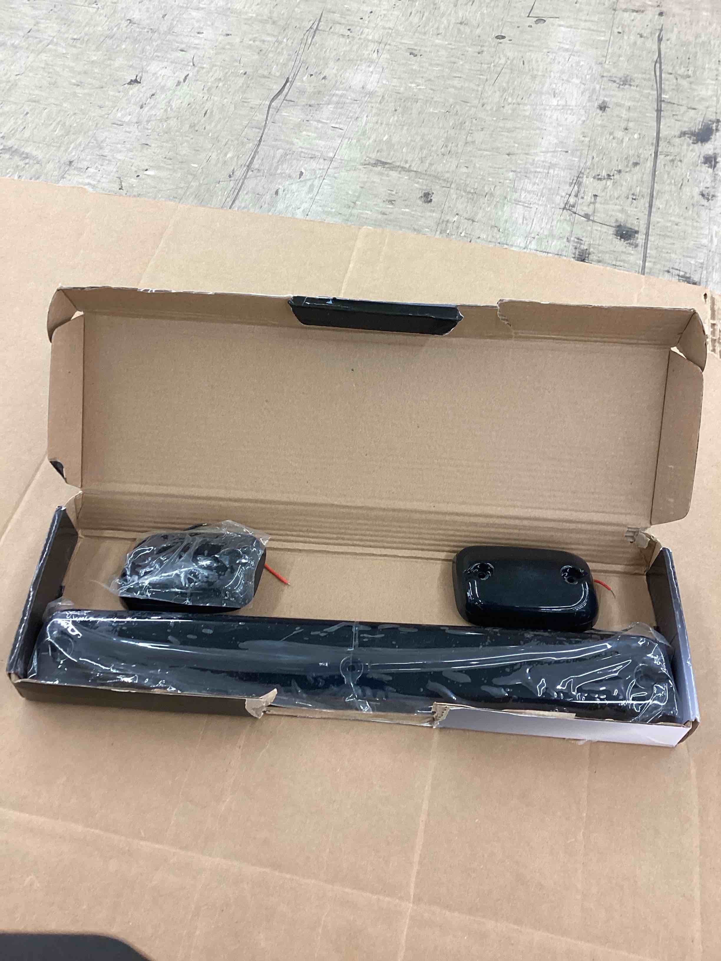 https://s3.amazonaws.com/lotting-images-prod/BoxBids/BXB0505215_1779898105985.jpeg