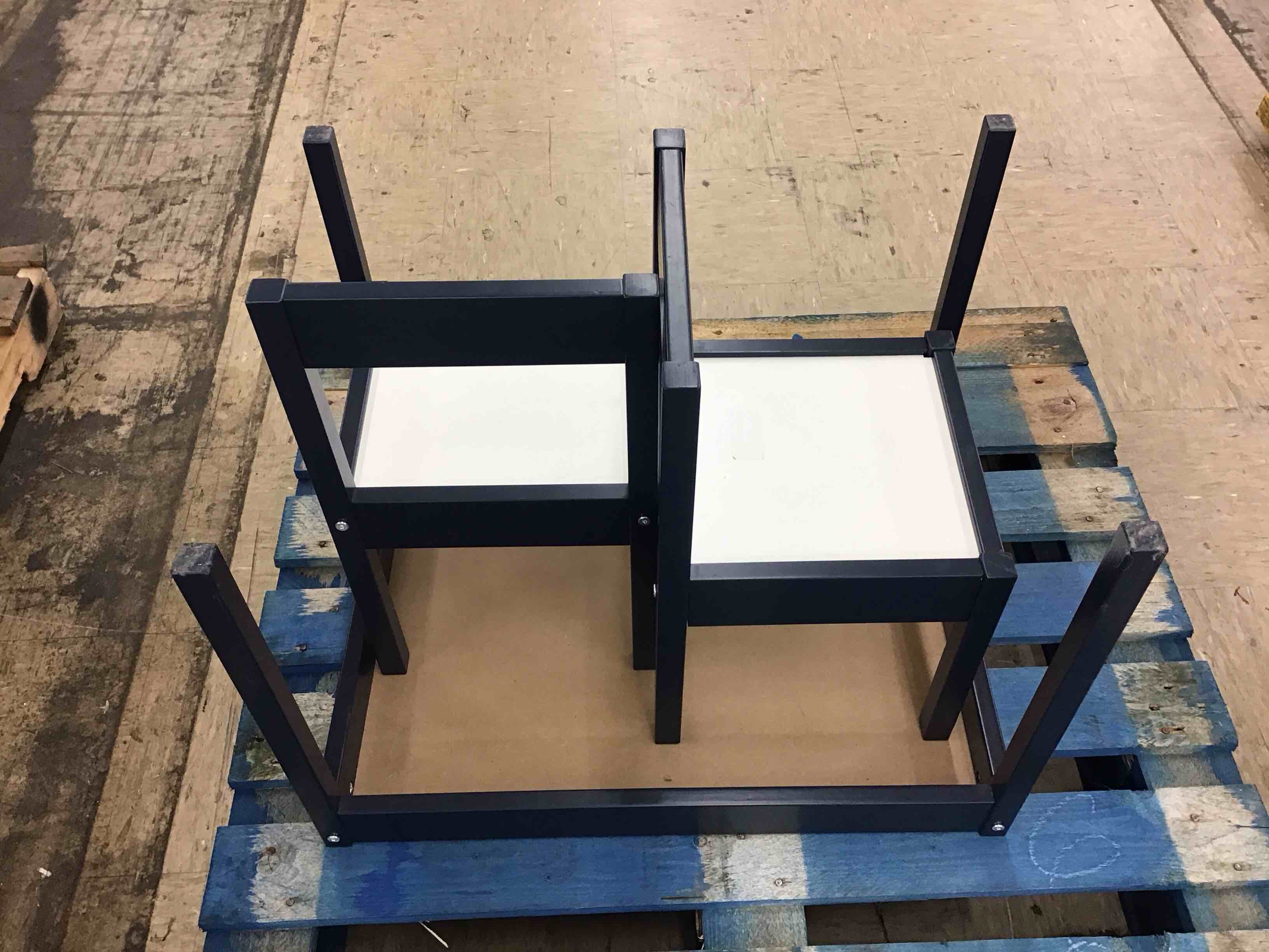 https://s3.amazonaws.com/lotting-images-prod/BoxBids/BXB0505390_1780407792887.jpeg