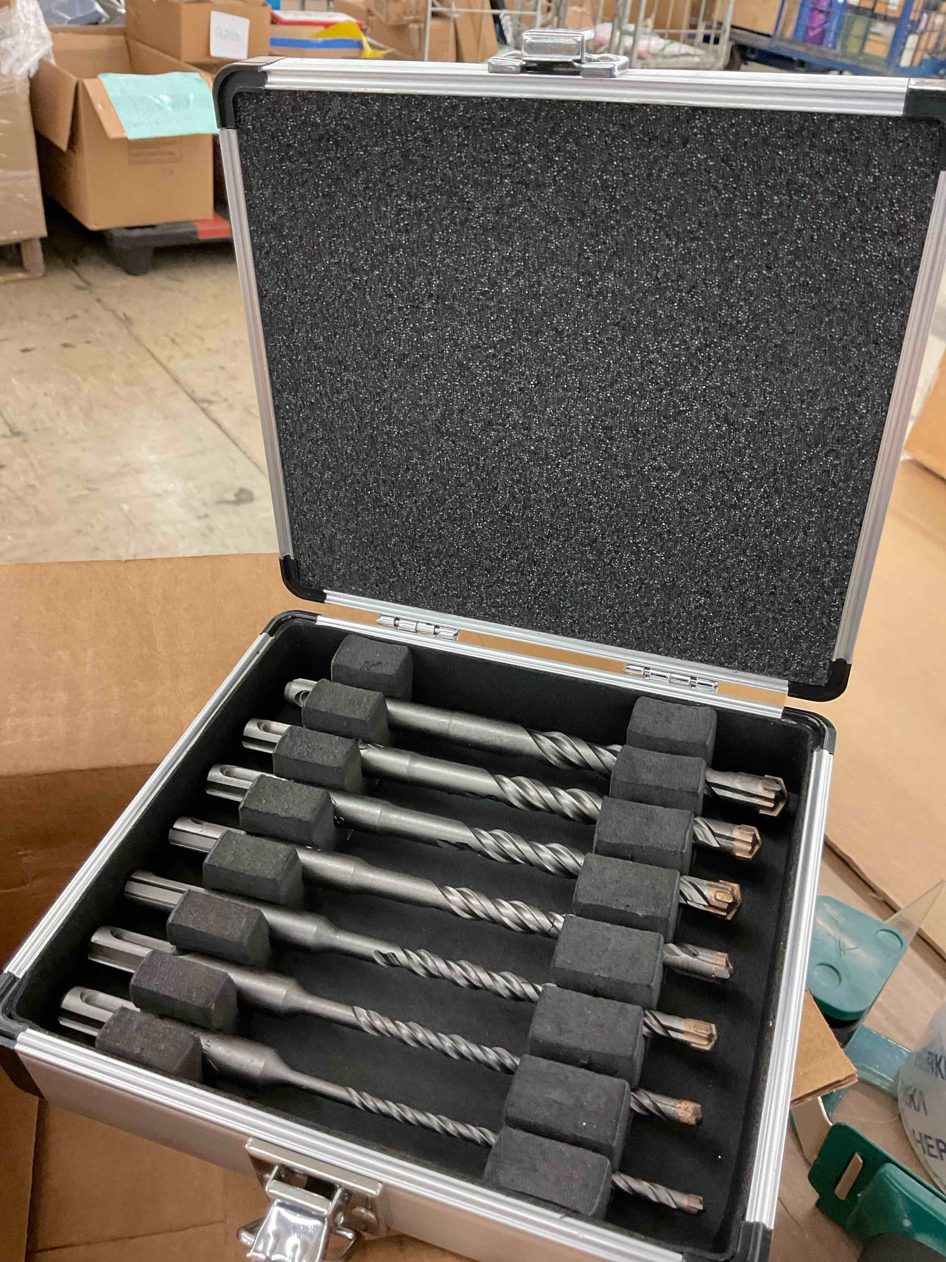https://s3.amazonaws.com/lotting-images-prod/BoxBids/BXB0505534_1778873527982.jpeg