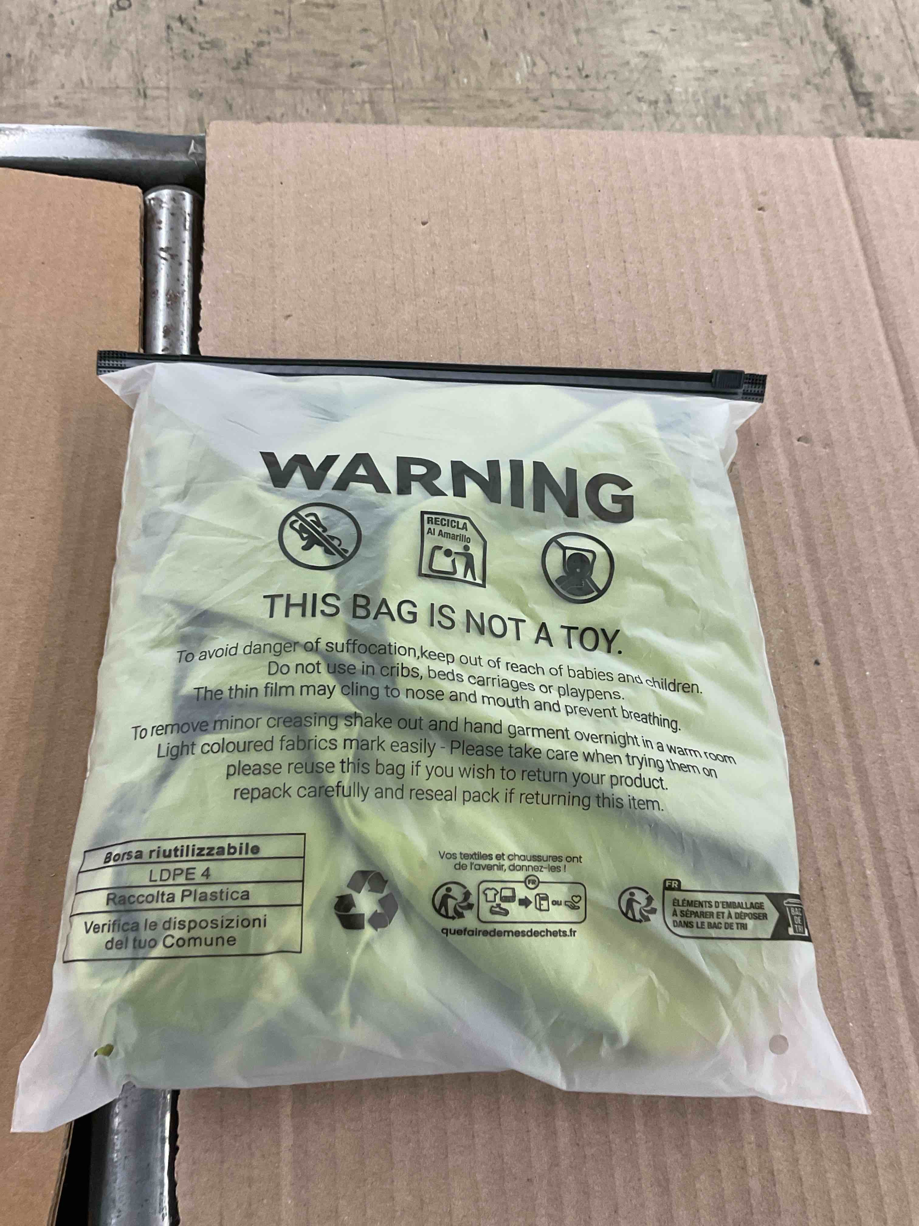 https://s3.amazonaws.com/lotting-images-prod/BoxBids/BXB0505598_1779113243957.jpeg